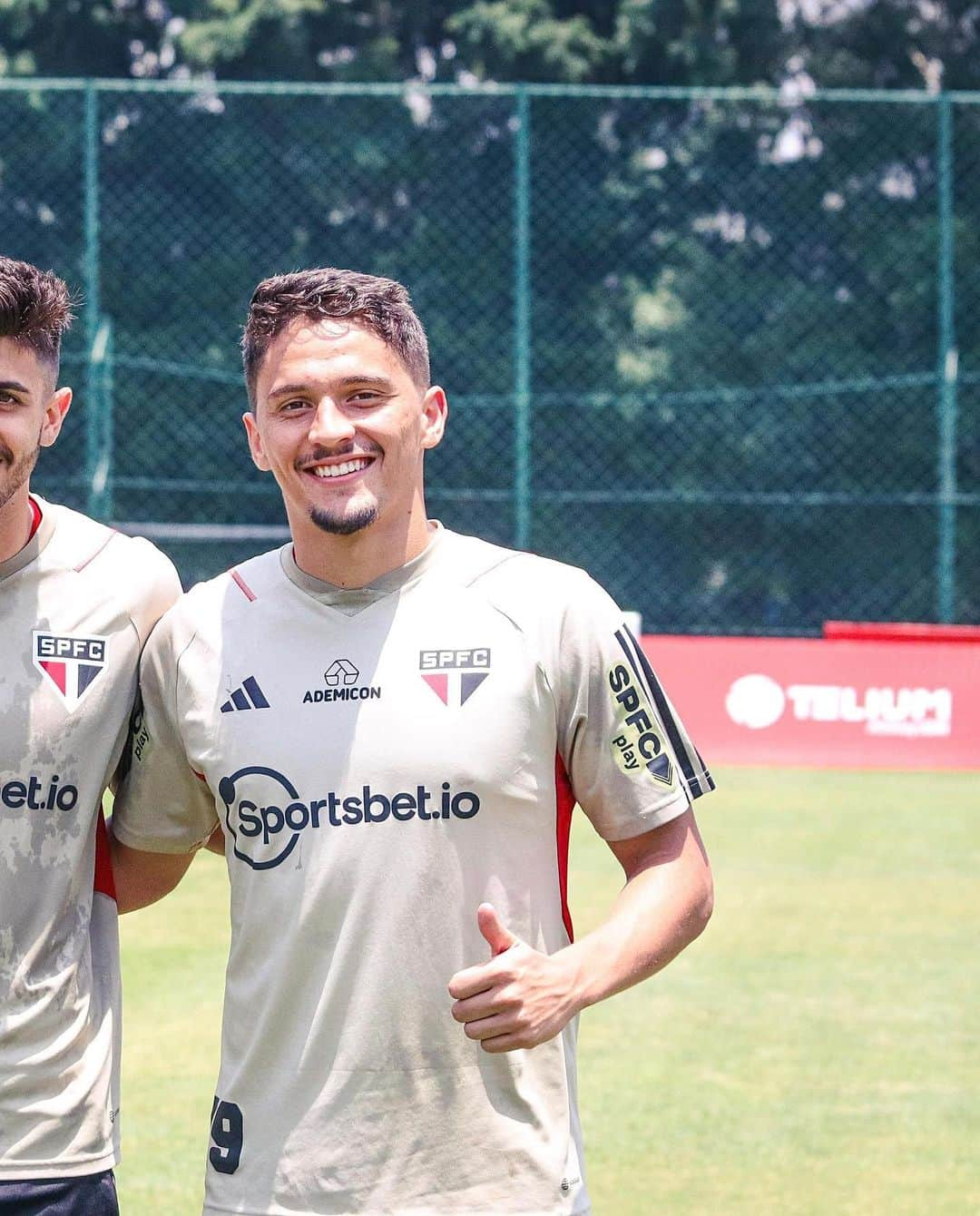 São Paulo FCさんのインスタグラム写真 - (São Paulo FCInstagram)「🇧🇷 O lateral-esquerdo Patryck, o zagueiro Beraldo e o volante Pablo Maia começam hoje um período de treinamento com a Seleção Brasileira Sub-23 na Data FIFA.  É a última fase de preparação antes da disputa do Pré-Olímpico, em janeiro, em busca de uma vaga nos Jogos de Paris 2024.  #MadeInCotia #VamosSãoPaulo 🇾🇪」11月14日 2時01分 - saopaulofc