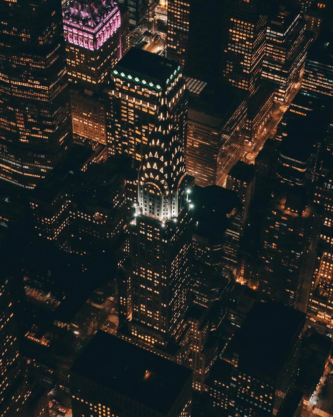 nyonairさんのインスタグラム写真 - (nyonairInstagram)「Dreaming in the City That Never Sleeps 🌙✨   #flynyon #nyonair #nyc #nightflight #newyork #empirestate #photography」11月14日 2時03分 - nyonair