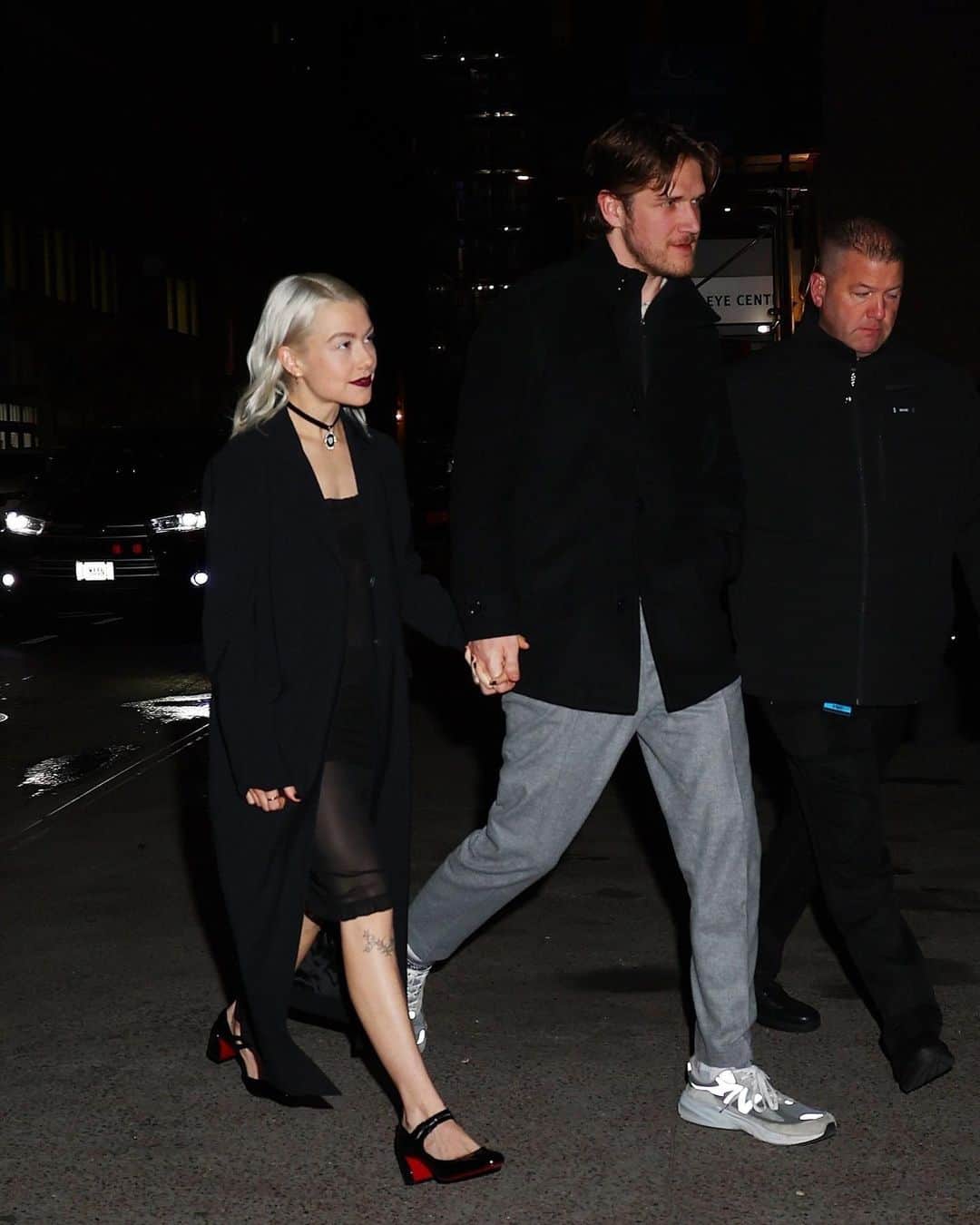Just Jaredさんのインスタグラム写真 - (Just JaredInstagram)「Phoebe Bridgers and Bo Burnham hold hands while arriving at the “SNL” afterparty this past weekend. Her band, boygenius, acted as the musical guest that night alongside Timothee Chalamet, who hosted! #PhoebeBridgers #BoBurnham Photo: Backgrid」11月14日 2時14分 - justjared