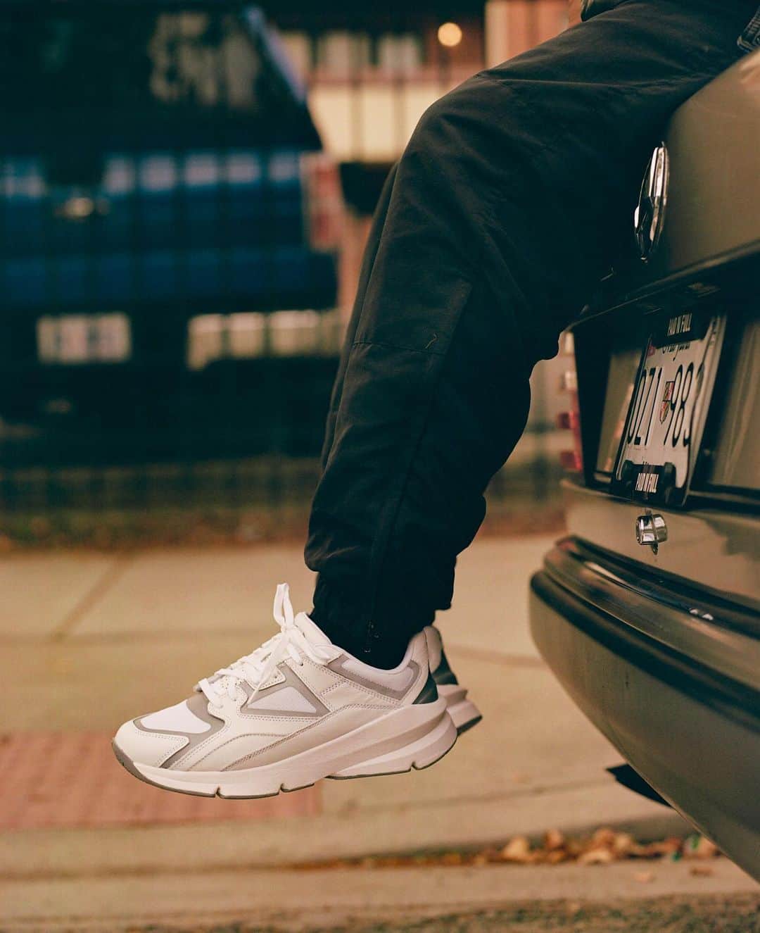 Under Armourのインスタグラム：「90’s-inspired design. Throwback tech. Retro sportswear vibes. #UAForge96」