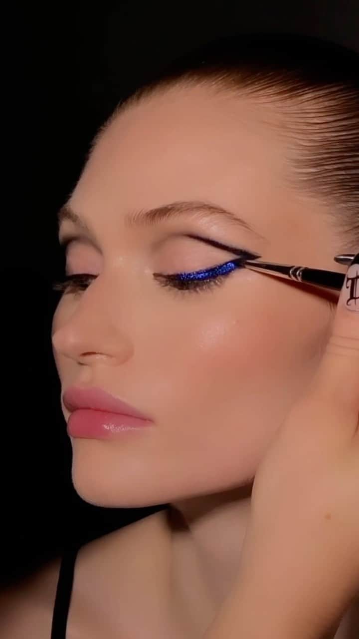 パット・マグラスのインスタグラム：「GRAPHIC GLAMOUR  ⚡⚡⚡ #patmcgrathlabs presents DARK STAR 006 V4: BLITZ SAPPHIRE, brought to life by MAJOR #McGrathMuse @aceismyrealname. Craft captivating looks with the Gel-Powder Luxe Eye Shadow and be entranced by the holographic magic of the Cyber Electric Eye Gloss. ⚡⚡⚡ #TurnYourEyesOn - EXCLUSIVELY at PATMcGRATHLABS.COM.  💙STARRING💙 DARK STAR 006 V4 Blitz Sapphire Eye Shadow (Blackened Sapphire with Bright Blue Sparkling Pearls) Cyber Electric Eye Gloss (Translucent with Cerulean Sparkling Pearls) FetishEYES™ Mascara LUST: Gloss™ ‘ASTRAL MOON FLOWER’」