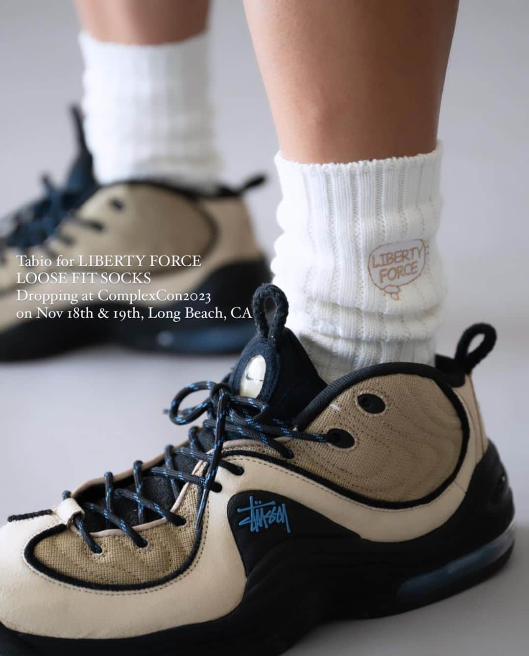 照屋 健太郎さんのインスタグラム写真 - (照屋 健太郎Instagram)「Tabio for LIBERTY FORCE Loose fit socks will be at @complexcon this weekend in LA 11/18-19🌴🇺🇸✌️🧦🤎  🤝 @tabio.usa @tabio_men   #LIBERTYFORCE #CHASEYOURBRIGHTFUTURE #世界から注目される沖縄へ #ルーズソックス」11月14日 2時17分 - libertyforce_teruya