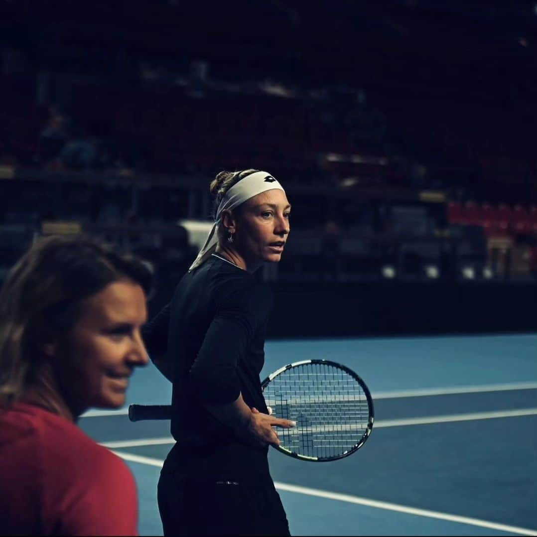 キルステン・フリプケンスさんのインスタグラム写真 - (キルステン・フリプケンスInstagram)「What a weekend!! So proud of the 🇧🇪 team and what a mental toughness and heart shown on the court by Greet and Yanina. True warriors!! 👏👏 I'm at the sideline now as assistant coach, but the passion and feelings remain exacly the same 🥰🇧🇪 Thanks equipo 🙏🇧🇪❤️」11月14日 2時17分 - kirstenflipkens