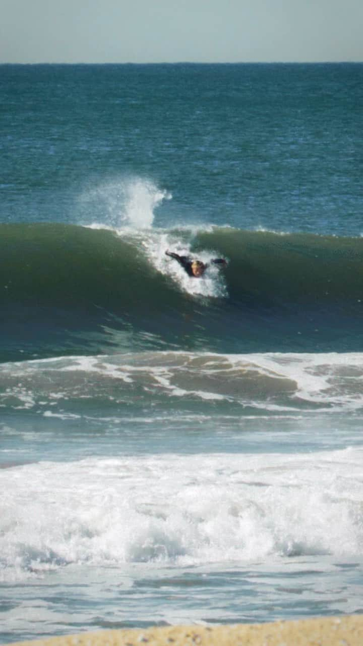 surflineのインスタグラム：「Offshore winds and combo swell >  @sage_burke and Californian’s favorite recipe.  🎥 @evo_n8」