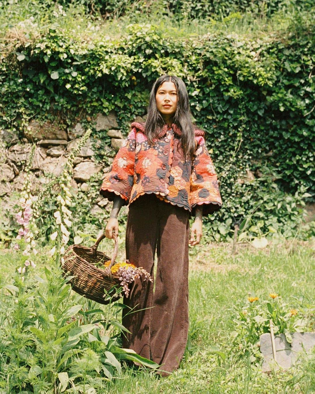 マヌーシュさんのインスタグラム写真 - (マヌーシュInstagram)「Spending the whole day in the garden... 🍂 Discover our Fall jackets in stores & online!」11月14日 2時23分 - manoush_officiel