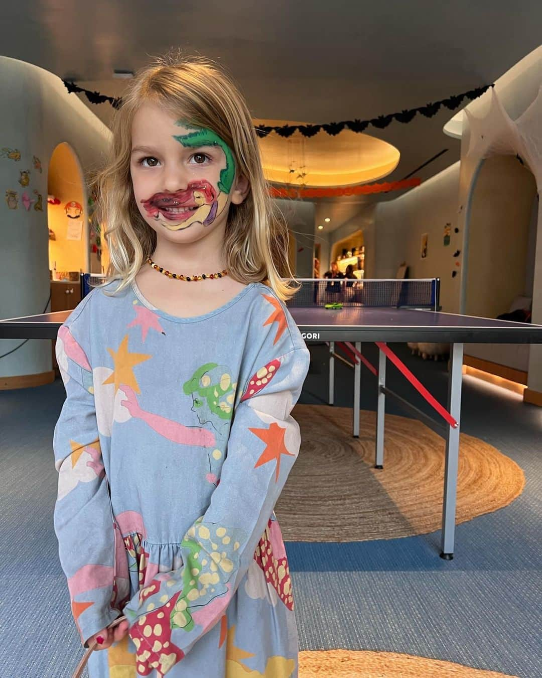 アリゾナ・ミューズさんのインスタグラム写真 - (アリゾナ・ミューズInstagram)「Being part of this little girl’s life is a massive adventure. She is coy, she is funny, she is wild and she is loving. I’m so proud to be her mom. Happy Birthday my 5 year old angel Cy 💕」11月14日 2時28分 - arizona_muse