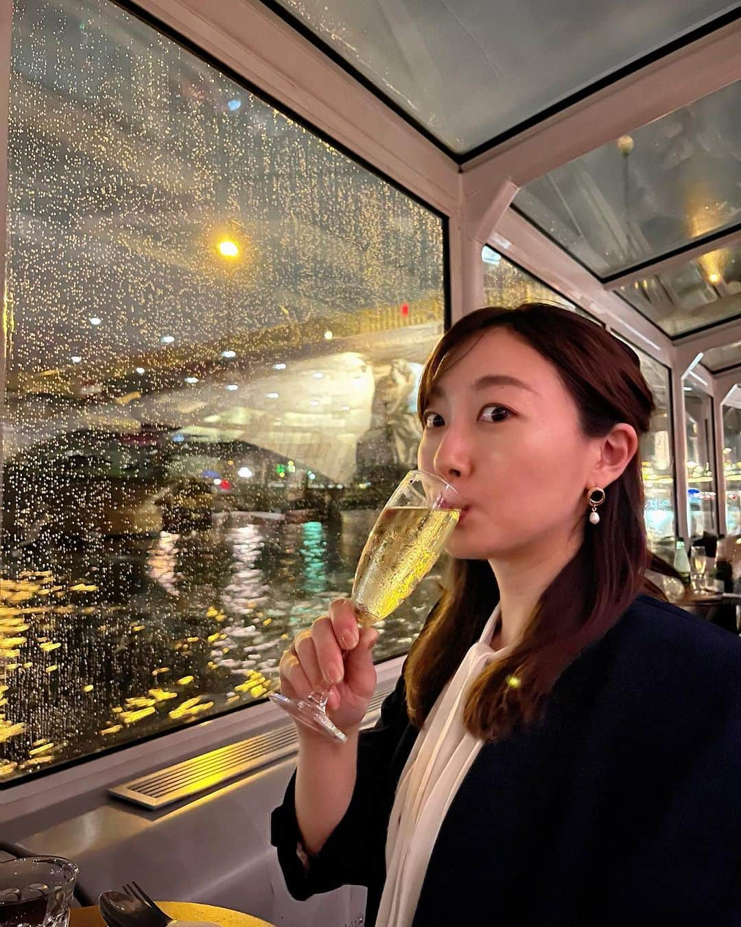 佐竹明咲美さんのインスタグラム写真 - (佐竹明咲美Instagram)「. セーヌ川クルーズ🇫🇷その2 船の中はこんな感じ🛳️  #思い出投稿 #のんびりと  #ザッと降った雨 #ラッキーなことに #船に乗るころにあがりました  #フランス #フランス旅行　 #パリ #Paris #France #セーヌ川　#セーヌ川クルーズ　#seineriver  #エッフェル塔　#towereiffel」11月14日 2時40分 - asami_satake