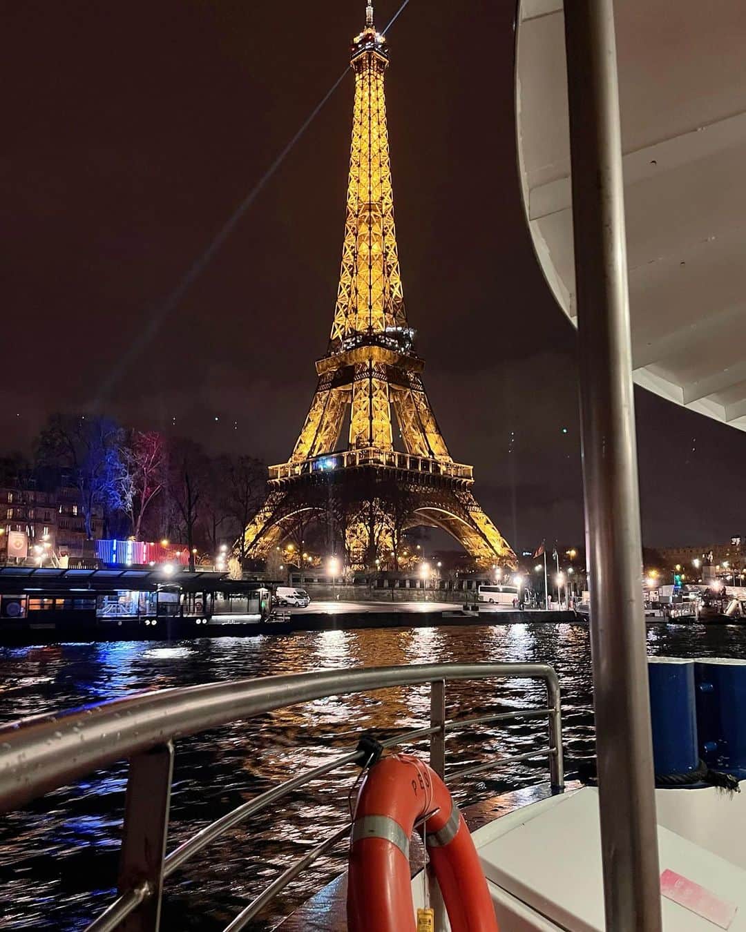 佐竹明咲美さんのインスタグラム写真 - (佐竹明咲美Instagram)「. セーヌ川クルーズ🇫🇷その3 キラッキラのエッフェル塔🛳️  #思い出投稿  #フランス #フランス旅行　 #パリ #Paris #France #セーヌ川　#セーヌ川クルーズ　#seineriver  #エッフェル塔　#towereiffel」11月14日 2時47分 - asami_satake