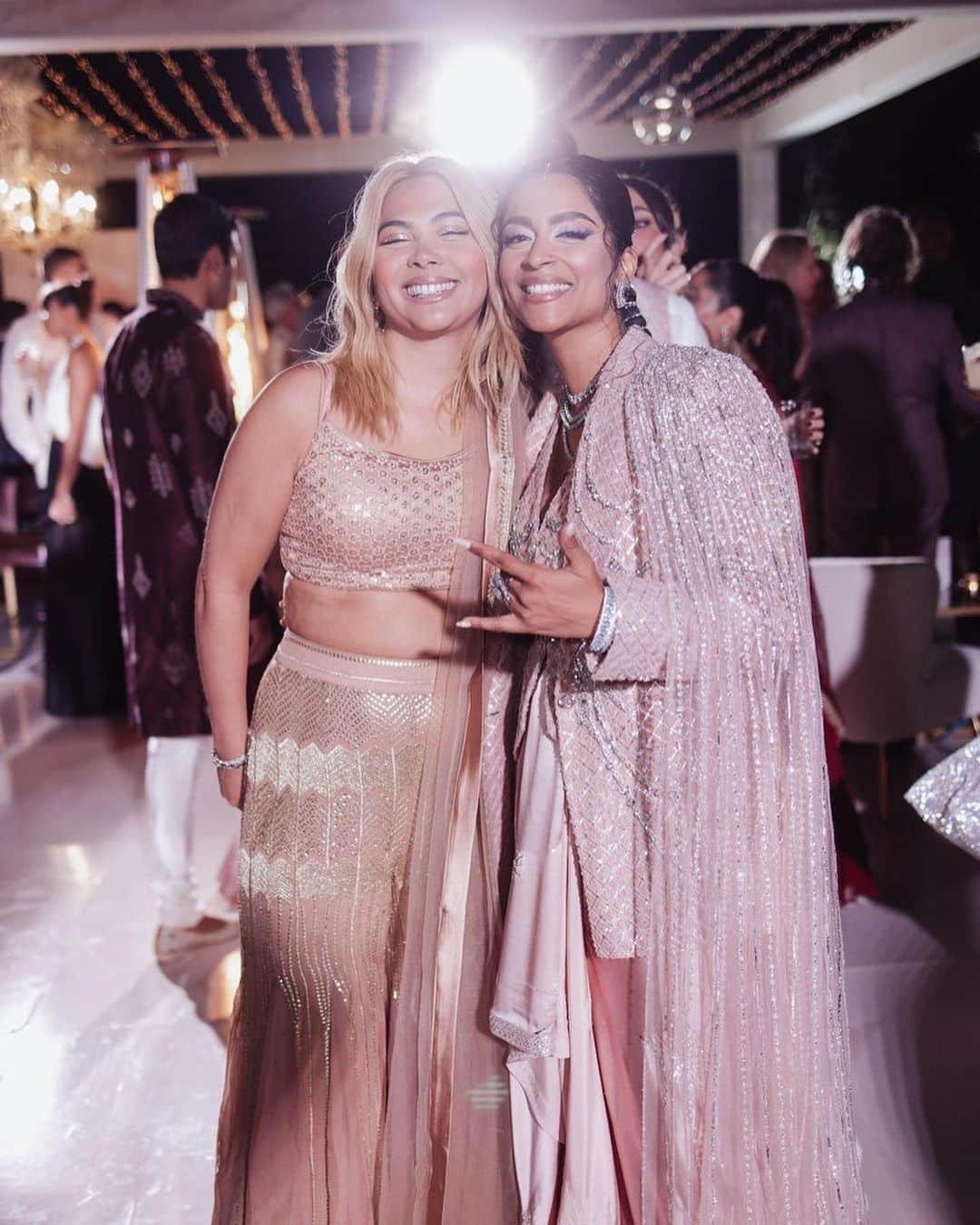 ヘイリー・キヨコさんのインスタグラム写真 - (ヘイリー・キヨコInstagram)「Felt so honored to experience our first Diwali celebration. Thank you @lilly for sharing the love and light, welcoming so many of us to celebrate and dance with you. Being surrounded by so many inspiring people, it’s exactly what we all needed. ❤️Happy Diwali」11月14日 2時58分 - hayleykiyoko