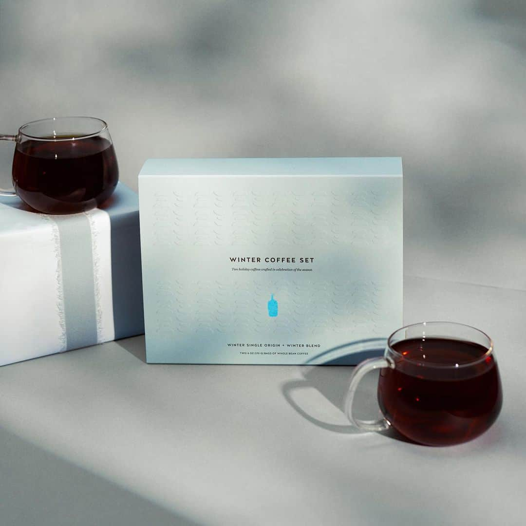 Blue Bottle Coffeeさんのインスタグラム写真 - (Blue Bottle CoffeeInstagram)「Holiday gatherings are a chance to create beautiful memories with the ones you love. Make hosting easy and delightful this year with our gifts made for gathering. With mug and coffee sets, you can be sure you’ll have everything you need and simply enjoy your home full of loved ones.  Explore our Hosting Essentials and find items made to help you be more present this season.」11月14日 3時07分 - bluebottle