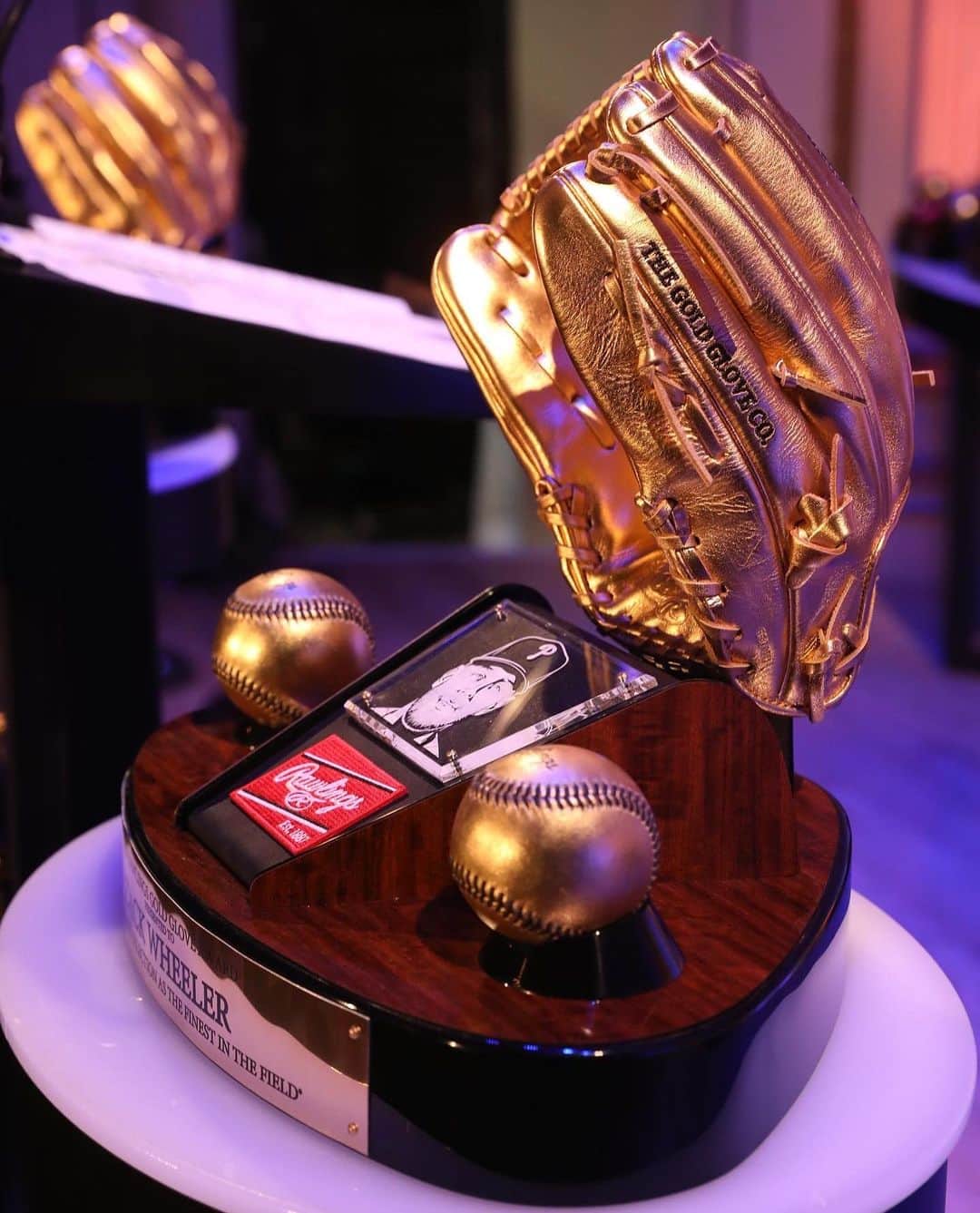 アレックス・ロドリゲスさんのインスタグラム写真 - (アレックス・ロドリゲスInstagram)「One of my favorite nights in baseball! It was an honor to present at this year’s Golden Glove Awards. Congratulations to @kebryan_hayes and Matt Chapman, both elite defenders and class act guys. #goldengloves」11月14日 3時06分 - arod