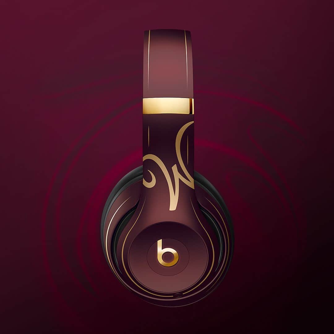 Warner Bros. Picturesさんのインスタグラム写真 - (Warner Bros. PicturesInstagram)「The first scrumdiddlyumptious prizing is here with the winners receiving something marvelous for their ears. Prize #1 is a custom set of Wonderful Wonka-fied Beats Studio Pro headphones with real gold elements to get lost in the sounds of pure imagination. ✨  For more savory details on how to enter, visit the link in bio. 🎩🍫 #WonkaPureImaginationContest  NO PURCH NEC. Ends 12/3/23. 50 US/DC, 18+ only. Rules: wonkamovie.com/pureimaginationcontest. Void where prohibited.」11月14日 3時00分 - wbpictures