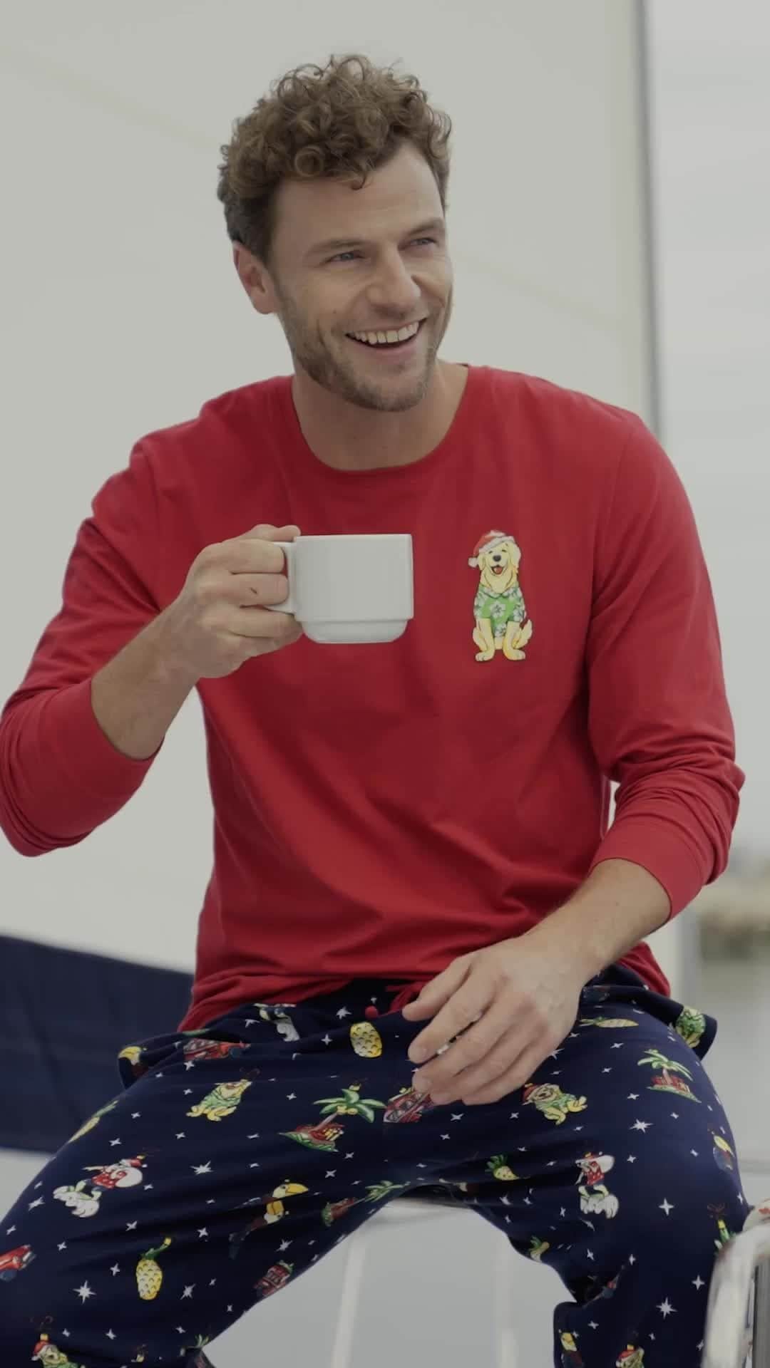トミー バハマのインスタグラム：「All for fun, and fun for all! Make more picture-perfect memories in matching pajamas for the holidays.」