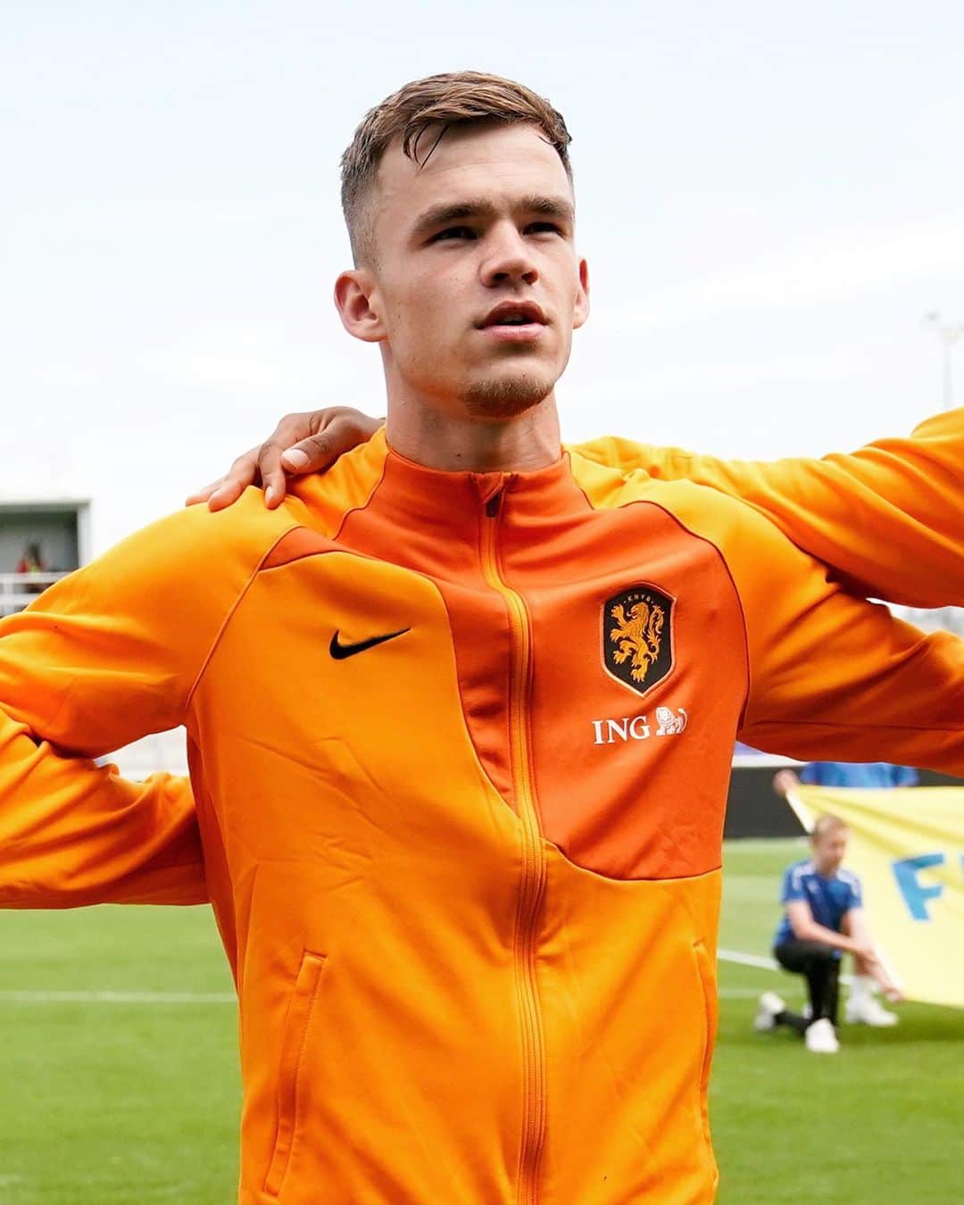 サッカー オランダ代表チームのインスタグラム：「𝗦𝗾𝘂𝗮𝗱 𝗻𝗲𝘄𝘀. 🟠 🗞️ Thijs Dallinga joins Oranje's training camp tomorrow. Both Steven Bergwijn and Brian Brobbey are not match-fit and will return to their club.  #NothingLikeOranje #NEDIRL #GIBNED」
