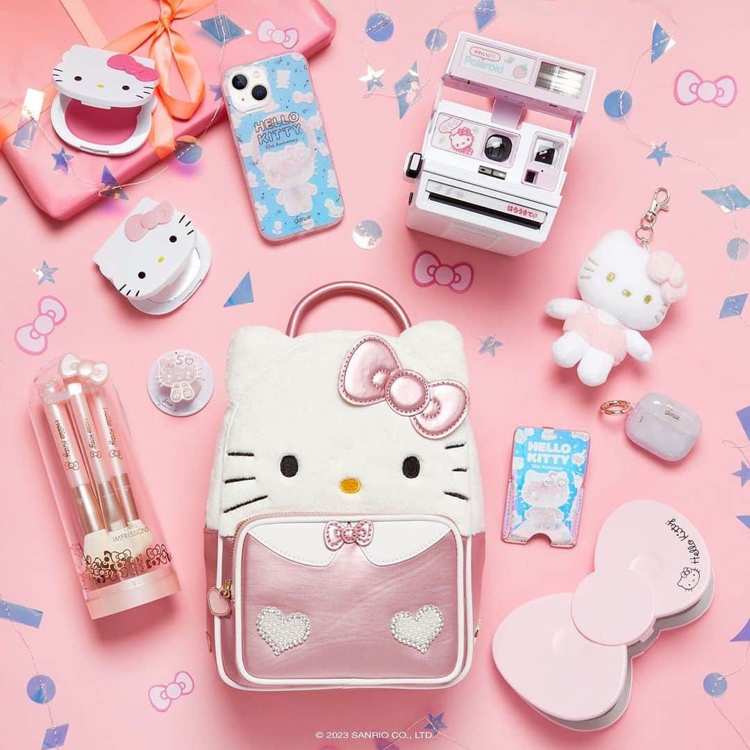 のインスタグラム：「💖 GIVEAWAY 💖 Celebrate our Friend of the Month and #WorldKindnessDay with a supercute giveaway! Want to win this @hellokitty prize pack for you AND your bestie? Follow the steps below to enter:⁠ ⁠ 💖 Follow @sanrio and @hellokitty on Instagram⁠ 🎀 Like & save this post⁠ 💗 Tag your Sanrio bestie and say something kind!⁠ ⁠ Sweepstakes ends 11/19. One winner will be chosen and contacted via DM from the verified Sanrio Instagram account by 11/20. No purchase necessary. Must be a US resident and 18+ to enter. Visit the link in bio for full terms and conditions.⁠」