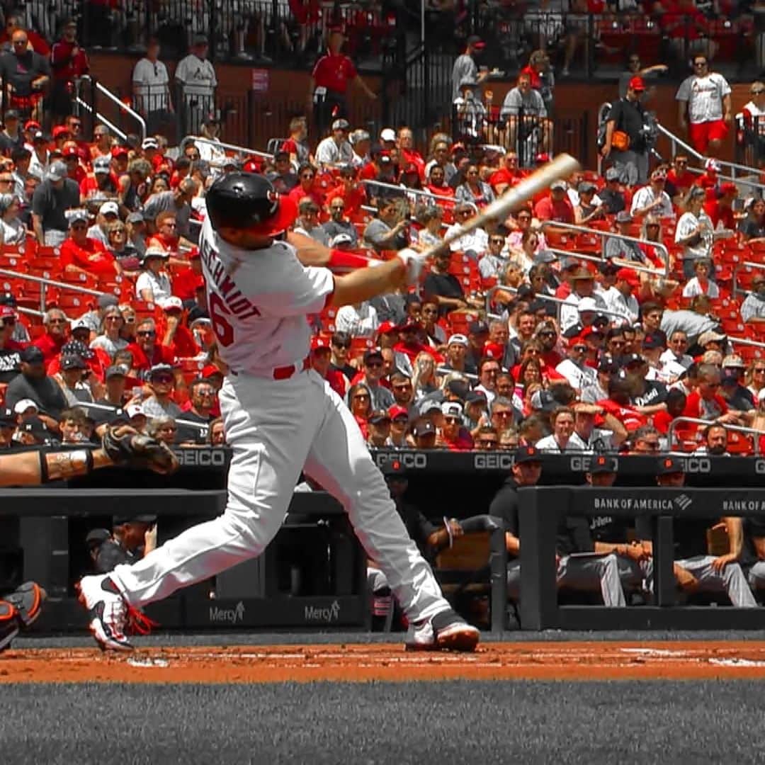 セントルイス・カージナルスのインスタグラム：「Get a head start on your holiday shopping lists!  Red Friday is BACK this Friday, November 17!  Your first chance to grab tickets to the best games and promos: Cardinals.com/RedFriday」