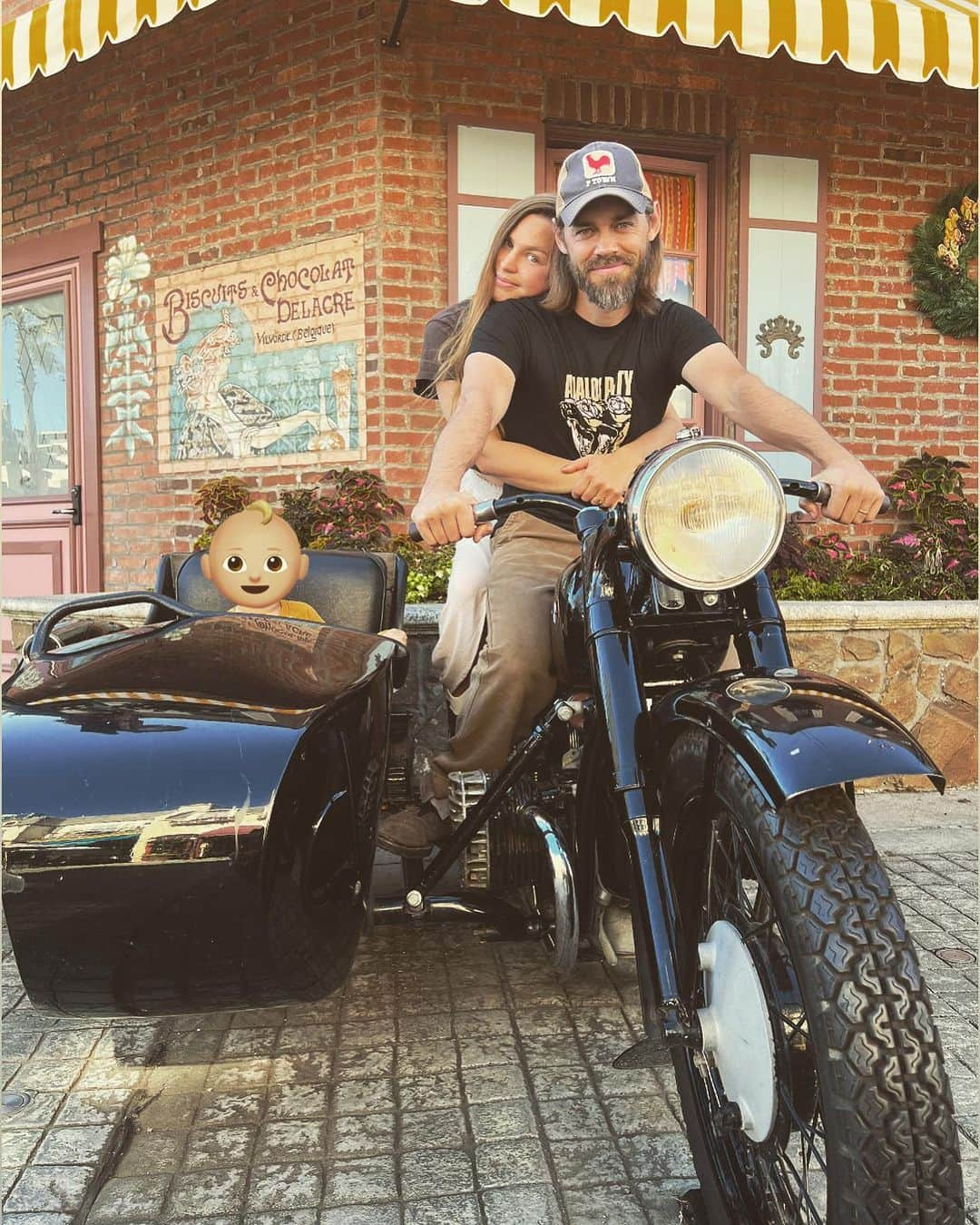 トム・ペインさんのインスタグラム写真 - (トム・ペインInstagram)「Tooling around @unistudios with the fam😎❤️」11月14日 3時23分 - thetompayne