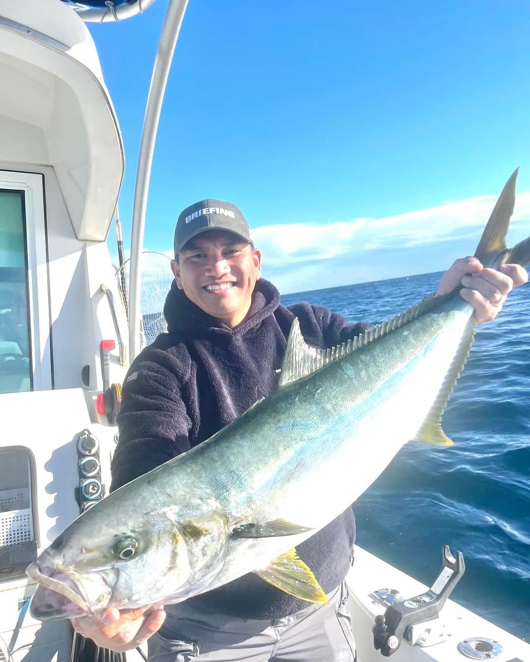 井口資仁さんのインスタグラム写真 - (井口資仁Instagram)「ヒラマサキャスティング🎣  午前中は風が強くて苦戦しましたがワラサ🐟を 午後には初ヒラマサ🐟をGET👍  #井口資仁 #井口忠仁 #ヒラマサ  #ヒラマサキャスティング  #初ヒラマサ #ヒラマサ釣り #ワラサ」11月14日 3時33分 - iguchi.tadahito6