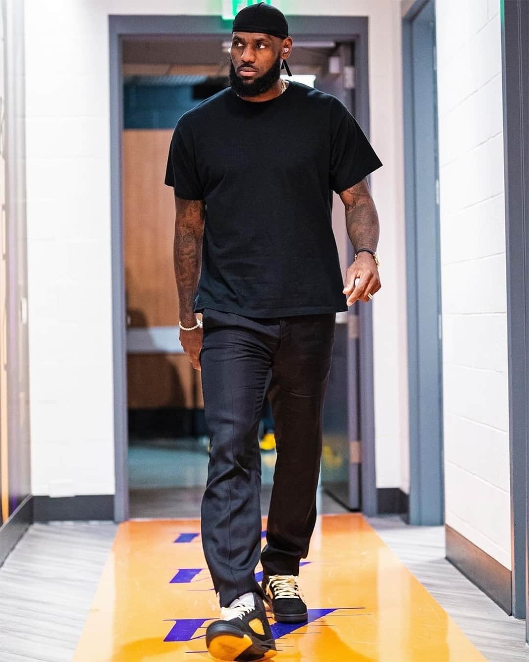 Sneaker News x Jordans Dailyのインスタグラム：「@kingjames in the upcoming A Ma Maniere x Air Jordan 5 "Dusk"⁠ Incredible.⁠ ⁠ Photo via @maniere_usa」