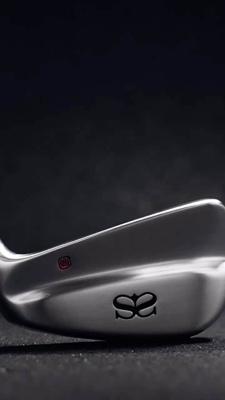 アダム・スコットのインスタグラム：「It’s almost time, the first wave of AS-1 irons are shipping this week   #miuragolf #discoverperfection」