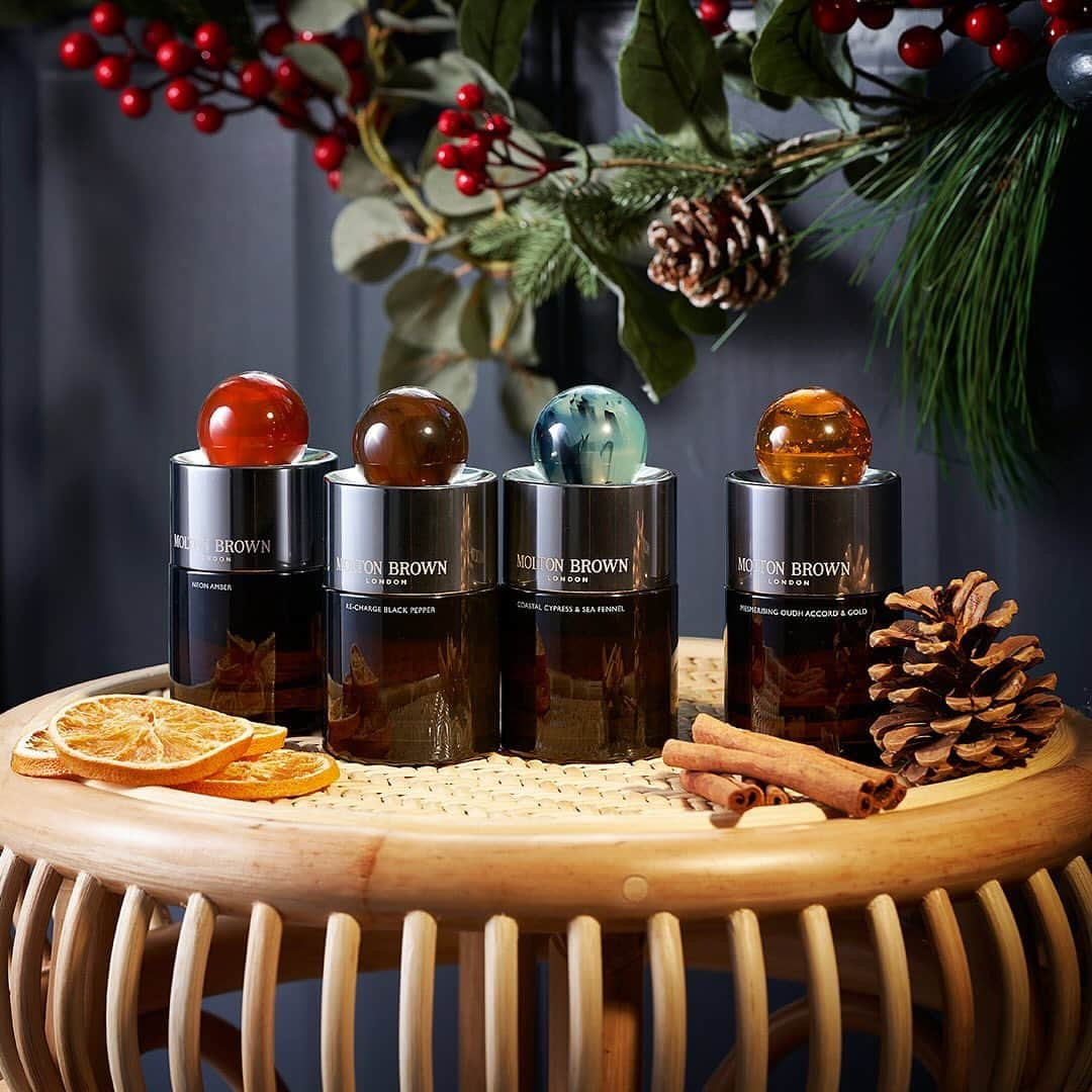 モルトンブラウンさんのインスタグラム写真 - (モルトンブラウンInstagram)「‘Tis the season to scent – wrap up the most memorable gift with our award-winning Eau de Parfum for every personality. To help make it a little easier, our in-house Fragrance Expert has revealed the #1 scent buying rule in the link in our bio.」11月14日 3時38分 - moltonbrown