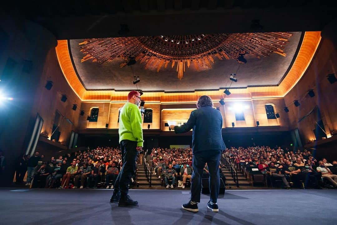 エドガー・ライトさんのインスタグラム写真 - (エドガー・ライトInstagram)「What an incredible way to return to the newly renovated @am_cinematheque Egyptian Theatre with two sold out screenings of #scottpilgrimvstheworld in Dolby Atmos. We had a belated 10th anniversary screening on the 13th anniversary with the Scott Pilgrim creator himself @radiomaru and surprise guests Mary Elizabeth Winstead and @ellewongster and a Q&A moderated by the incredible Daniels (@dunkwun and Daniel Scheinert). Let me know if you were there. It was such a special and emotional night for us all.  And the amazing team behind the animation on #scottpilgrimtakesoff, the incredible @aberukuma and @sciencesaru were all there too! Such a blast.  Thanks so much for @am_cinematheque and @gregorylongstreet for helping putting it together so quickly. And check out the new show on @netflix this Friday!  (Photos by @jaredcowan!)」11月14日 3時44分 - edgarwright