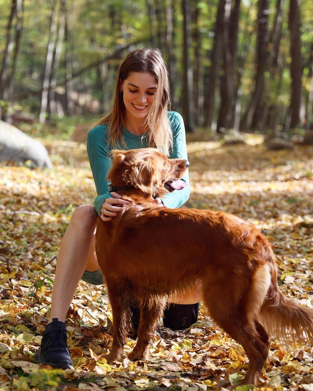 サマンサ・グラドヴィルさんのインスタグラム写真 - (サマンサ・グラドヴィルInstagram)「Gone hiking ✌️ One of my favorite things about living in the state of New York is getting out of the big city and spending time upstate with Mother Nature. It’s almost mind boggling to realize that just a short trip away from all the hustle and bustle of Manhattan lies densely forested parks, beautiful hiking trails and mountain ranges! I’m incredibly grateful to have this escape where my heart and soul feel so much at home 💚🍃 #naturalnewyork #hikeny #goneexploring」11月14日 3時48分 - samgradoville