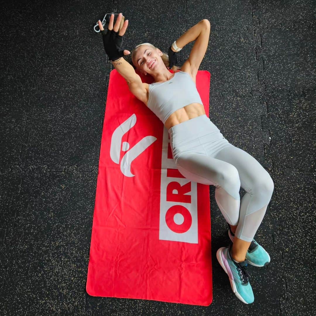 ユスティナ・シュエンテのインスタグラム：「Give me 5 seconds..🤪  I tak właśnie mija u nas dzień za dniem, tydzień za tygodniem 💪  @grupaorlen @orlenteam_official @orlendlaciebie @adidas @dymelculinarystudio @miasto.raciborz @azsawfkatowice @awf_katowice @toyotaczajka @cwz_sport #współpraca」