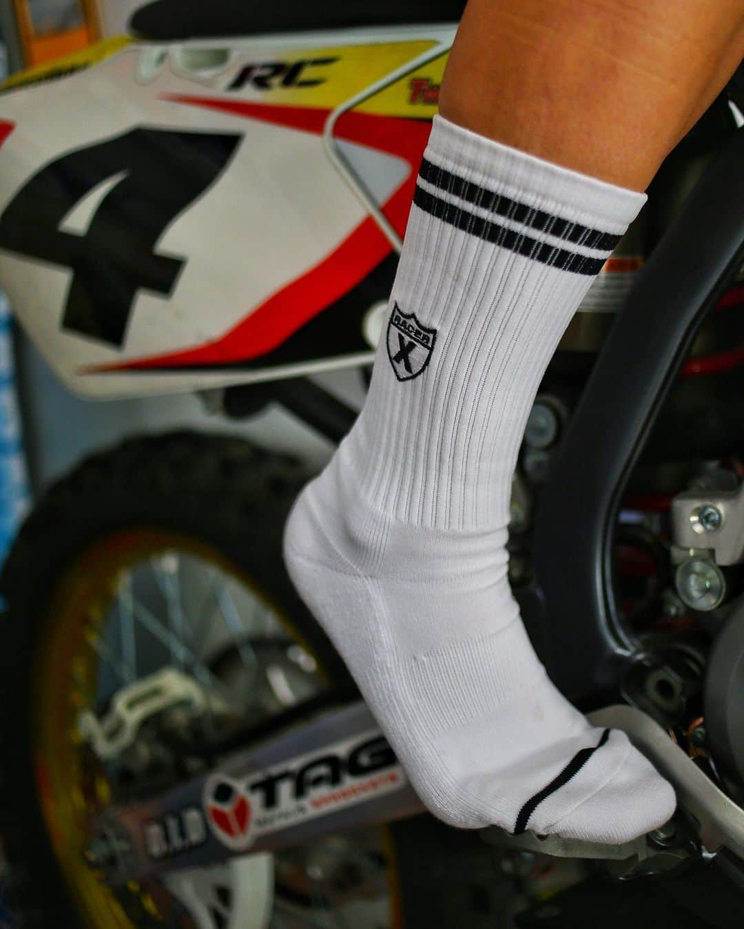 Racer X Onlineのインスタグラム：「The new Classic and Masthead socks 🧦 A core sock to keep your feet warm and look cool!   AVAILABLE NOW at ➡️ RacerXbrand.com #RXbrand #RacerX」