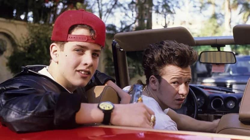 ニュー・キッズ・オン・ザ・ブロックのインスタグラム：「Getting this Mac and Cheese Monday started right, 1990’s style ❤️ Have a magical week, Blockheads ♾️」