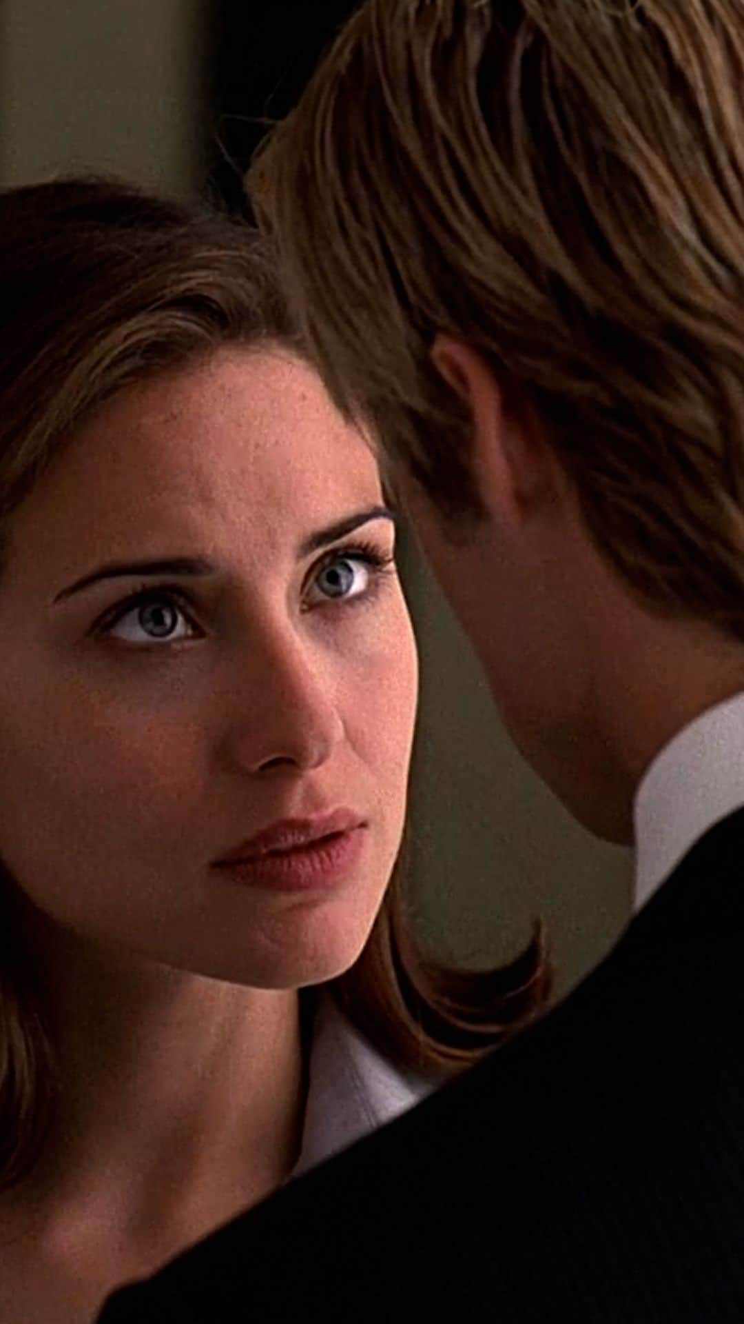 アカデミー賞のインスタグラム：「Find someone who looks at you the way Claire Forlani looks at Brad Pitt in 'Meet Joe Black.'  'Meet Joe Black,' a remake of 1934's 'Death Takes a Holiday,' was released on this day 25 years ago.」