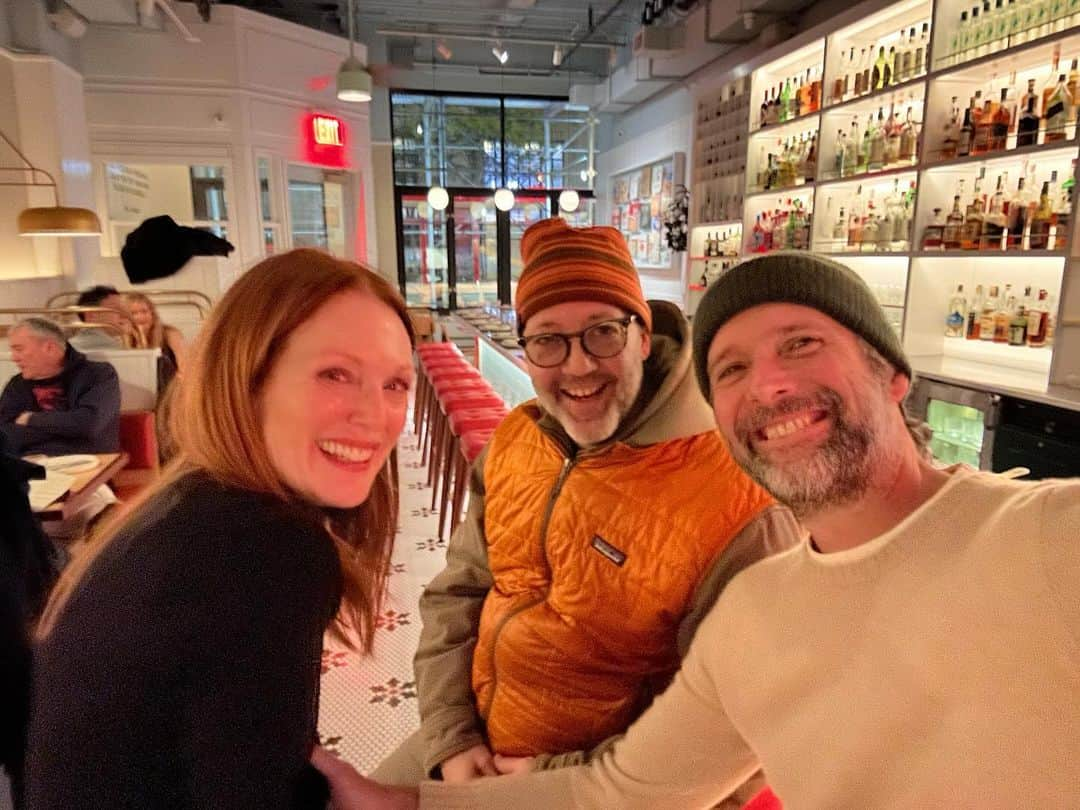 ジュリアン・ムーアさんのインスタグラム写真 - (ジュリアン・ムーアInstagram)「Delicious dinner at @stretchpizzanyc - perfect Sunday night with chef @wyliedufresne 🔥🔥🔥 (PS Wylie was the chef at our wedding but we didn’t have pizza!)」11月14日 4時29分 - juliannemoore