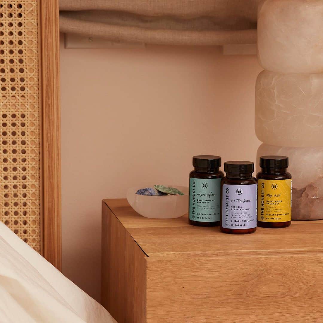 The Honest Companyのインスタグラム：「Get ready for the new year with our must-have supplements! Save 30% NOW through November 16th on our:  💜 Live the Dream Nightly Sleep Supplement 💚 Playin' Defense Daily Immune Supplement 💛 Stay Chill Daily Mood Supplement 💗 Keep It Lush Postnatal Hair Supplement  Hurry to the #linkinbio and stock up on your favorites today! 🛒」