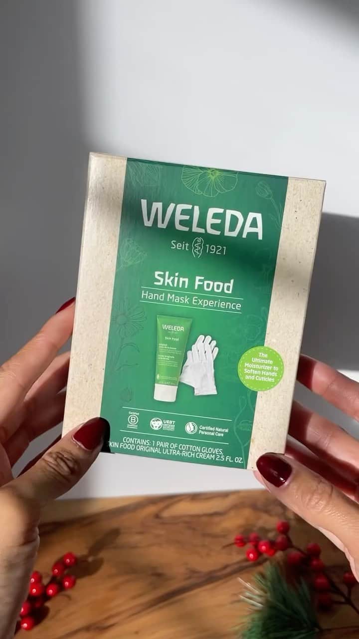 Weledaのインスタグラム：「SKIN FOOD GIVEAWAY! 💚 Enter to win our limited edition Skin Food Hand Mask Experience Gift Set and indulge your hands in ultra-rich moisture all season long!   To enter, follow these steps 👇  ✨ Follow us @weleda_usa ✨ Like and save this post ✨ Tag a friend who would love this! ✨ Share to stories for an extra entry  Disclosures: Giveaway closes 11:59 pm EST on November 17, 2023. The winner will be contacted via direct message on November 20, 2023. This giveaway is not sponsored or endorsed by Meta. Must be 18+ or older to enter. Only open to entrants residing in the U.S! Good luck 💚」