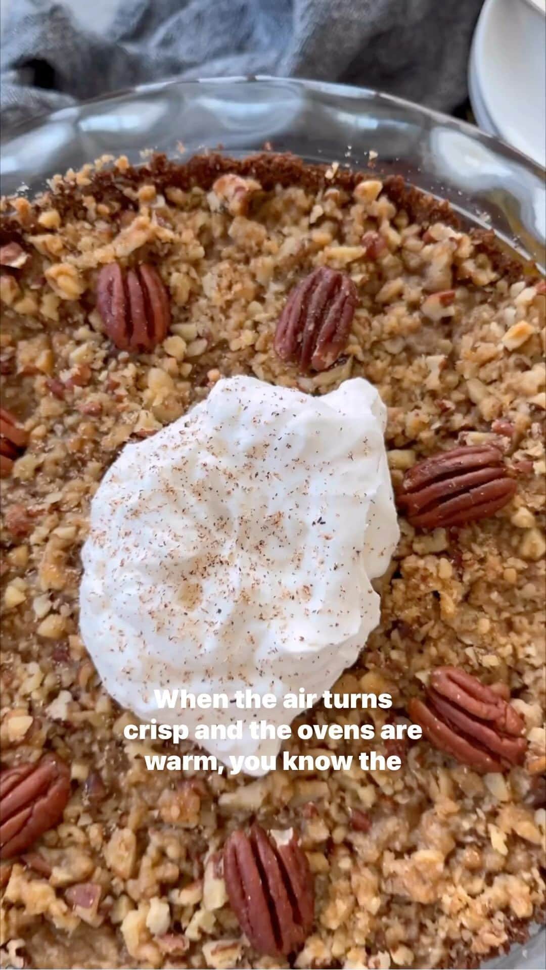 Whole Foods Marketのインスタグラム：「Celebrate the season by baking this pumpkin pie recipe with pecan and walnut streusel topping 😋🥧」