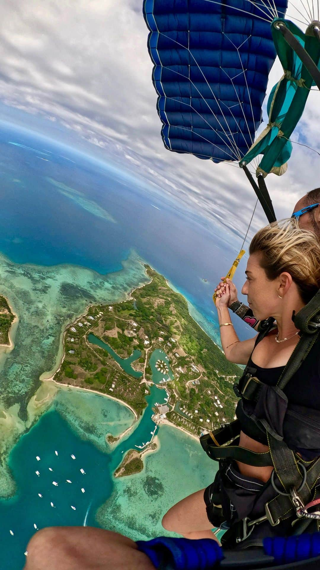 ココ・ホウのインスタグラム：「All the sights 😎🌴😅 @gopro @tourismfiji」