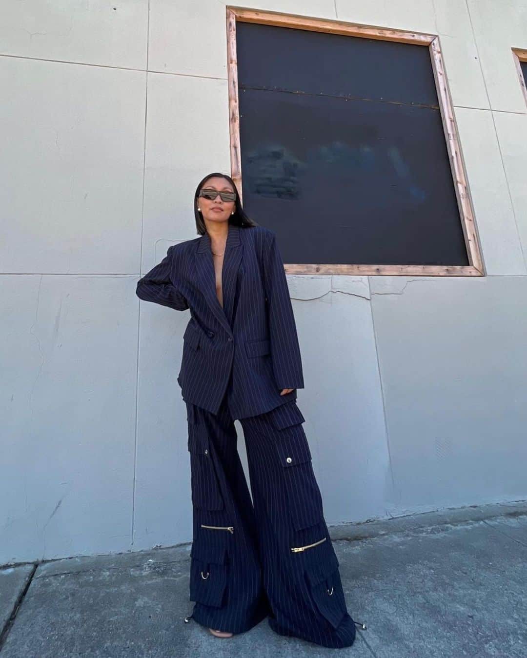 シンシア ローリーのインスタグラム：「Run, don’t walk…The pinstripe cargos back in stock !!」