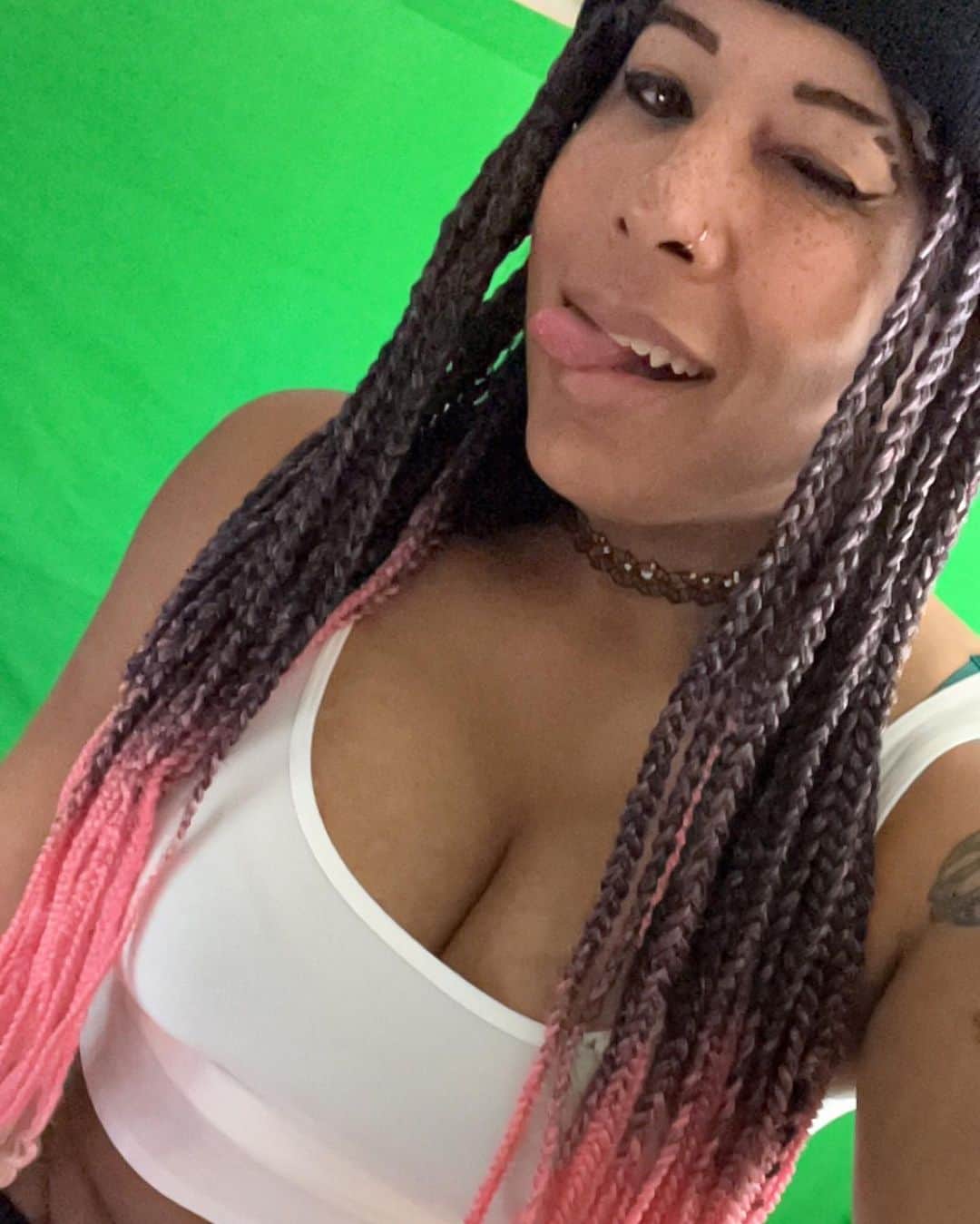 ナイラ・ローズのインスタグラム：「BAMF!🤘🏽🥰🫦💋」