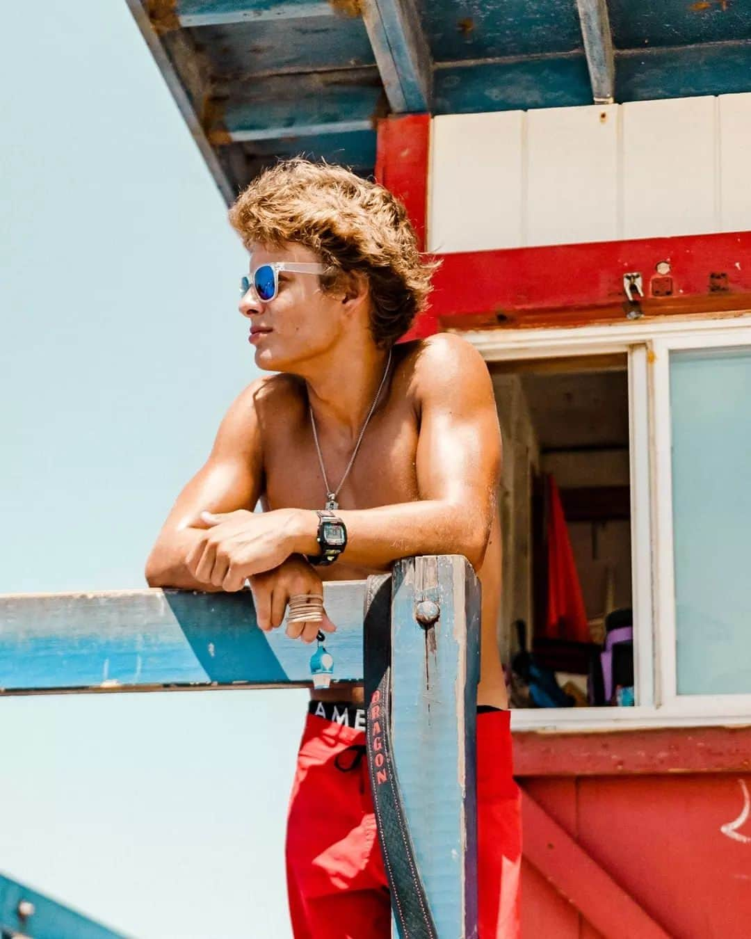 フリースタイルさんのインスタグラム写真 - (フリースタイルInstagram)「Stay safe and in style with @freestylewatches 🌊  Durable and stylish, they're built for action in and out of the water 🏄 The perfect #LifeguardEssentials 💯   🦈: #sharkwatch Kaleidoscope 📷: @riverwdennis   _ #myfreestylewatch #beachlife #lifeguardstand #instagood #surflifestyle #surftime #surfsup #oceanside #watchoftheday #watchgram」11月14日 5時18分 - freestylewatches