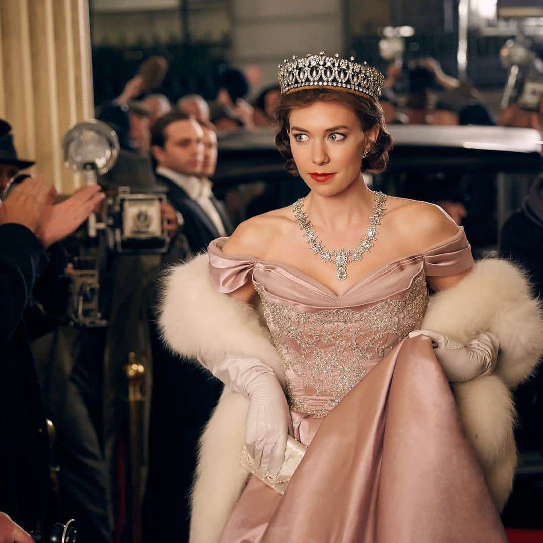 Vogueさんのインスタグラム写真 - (VogueInstagram)「The highly-anticipated final season of “The Crown” premieres this week on @netflix. Set to hit the streaming service in two installments, the episodes in part one drop on Thursday, November 16. Now, after three queens and ahead of the sixth season, we’re breaking down the best episode from every season of “The Crown” to date. Tap the link in bio for more.」11月14日 5時15分 - voguemagazine