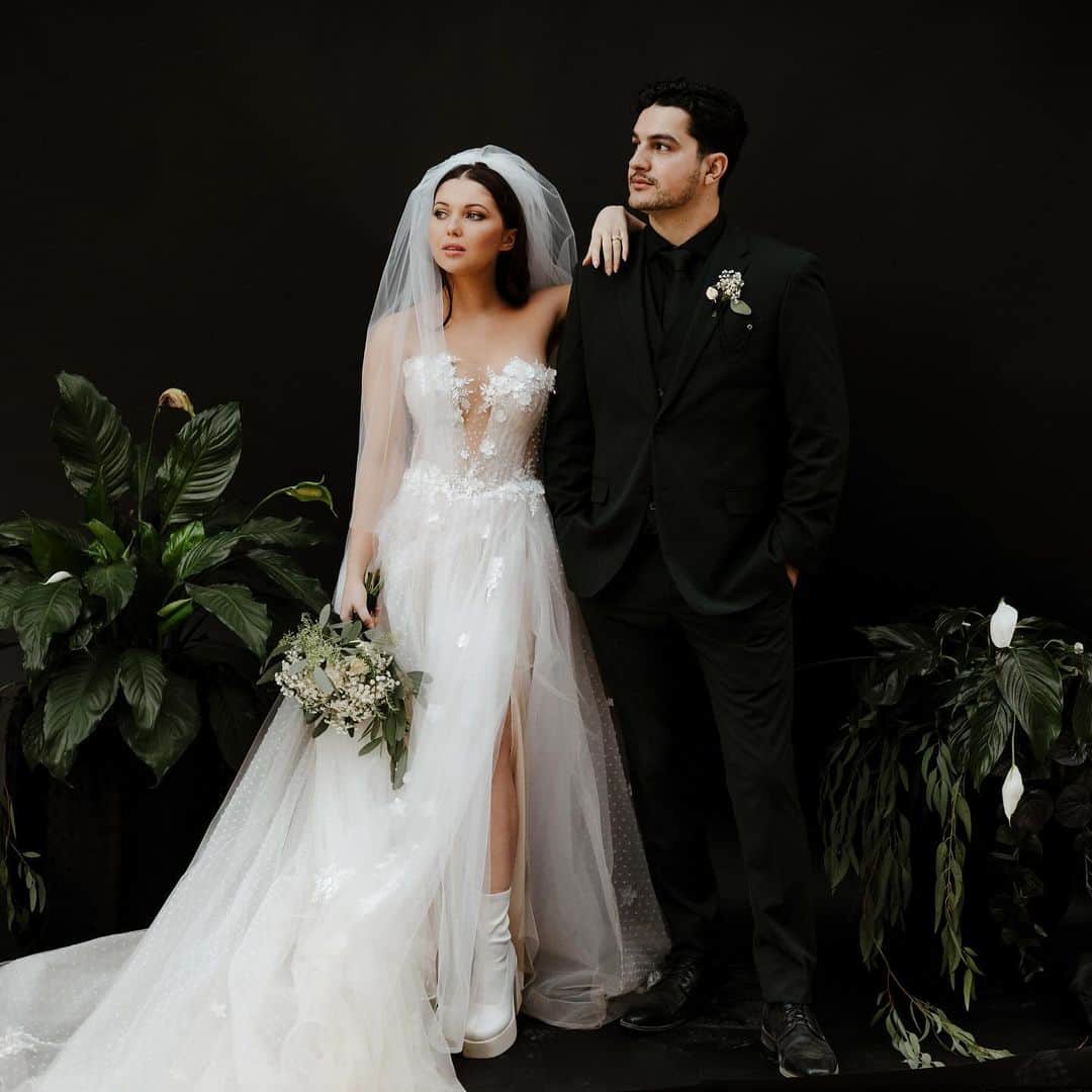 サミー・ハンラティのインスタグラム：「The name’s DeAnda… Mrs. DeAnda   #justmarried」