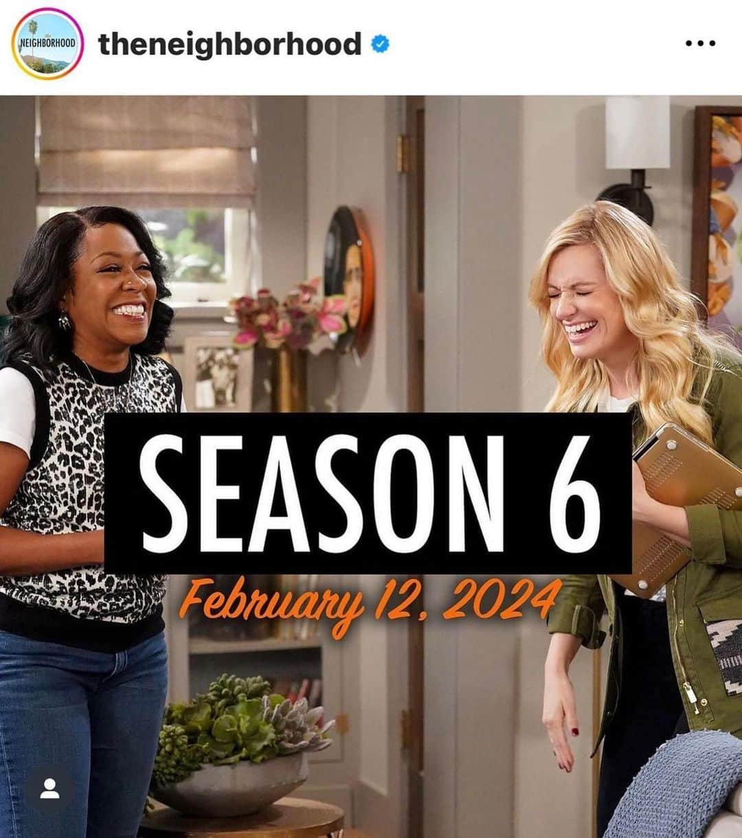 ベス・ベアーズのインスタグラム：「GUESS WHO'S BACK! Back again!  @theneighborhood !」