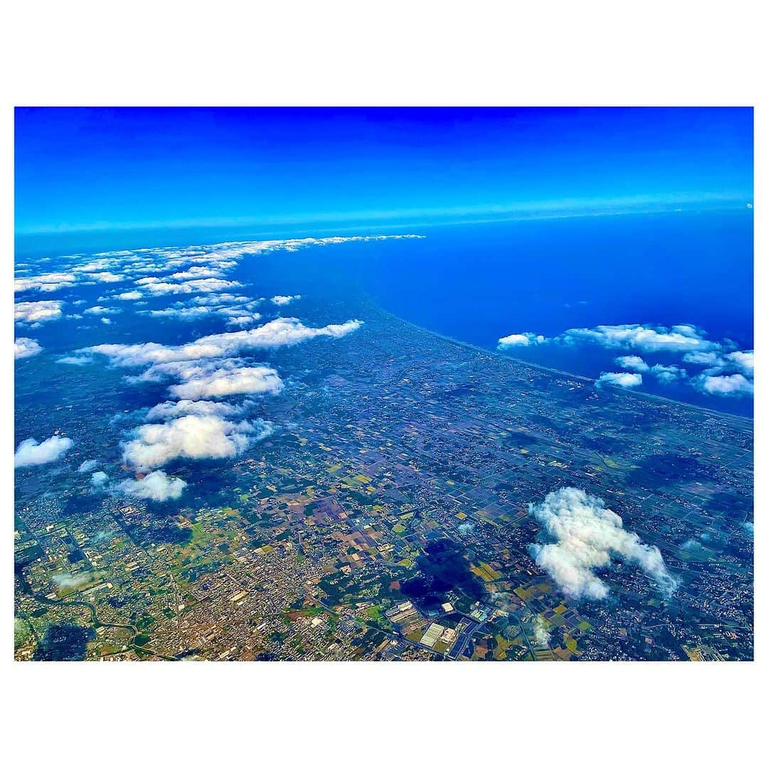 望月琉叶のインスタグラム：「☁️✈️♡」