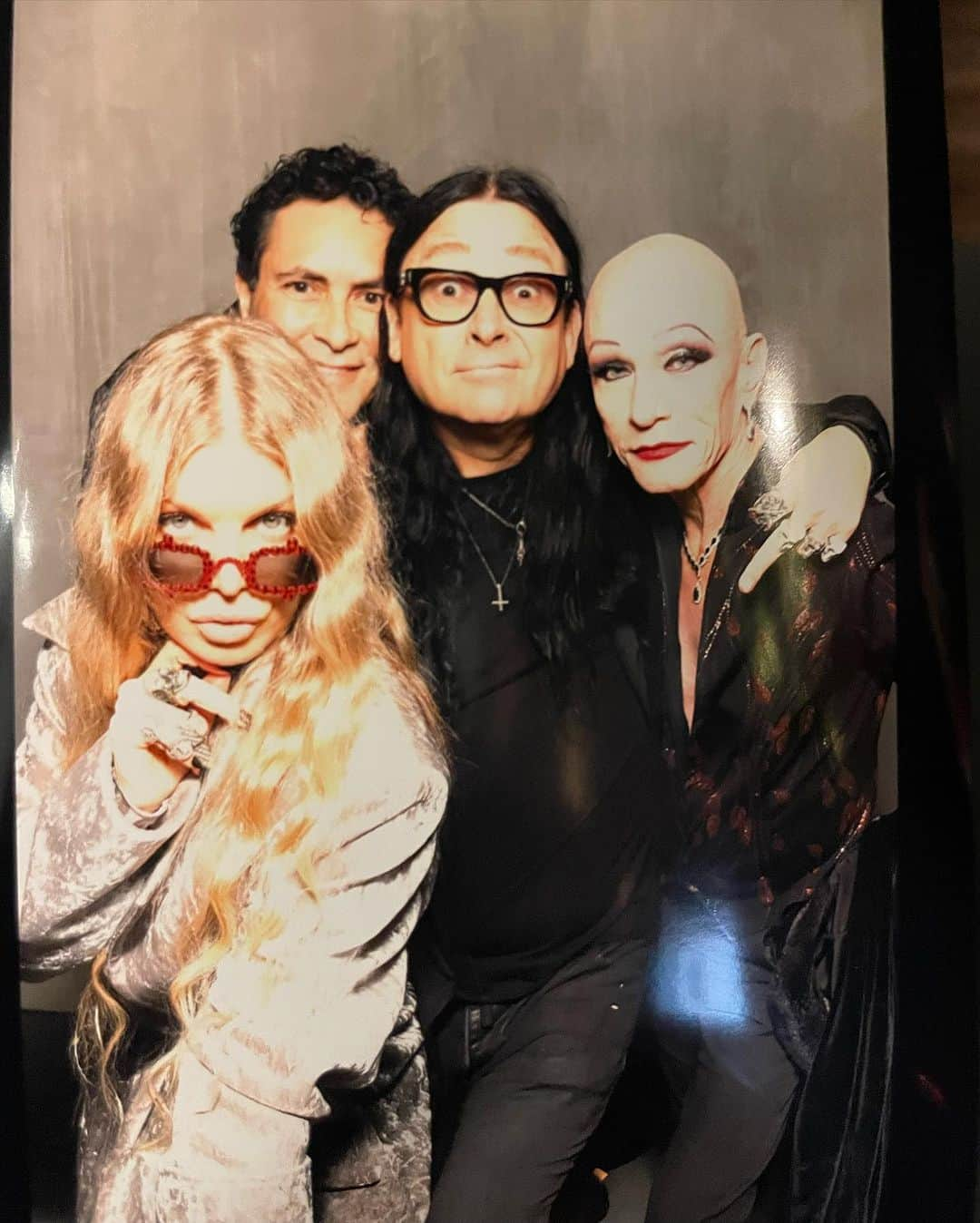 ファーギーさんのインスタグラム写真 - (ファーギーInstagram)「Fashion extravaganza!!! Congratulations @bcompleted on your baby @bootzycouture at @maxfieldla 💋💋」11月14日 5時25分 - fergie