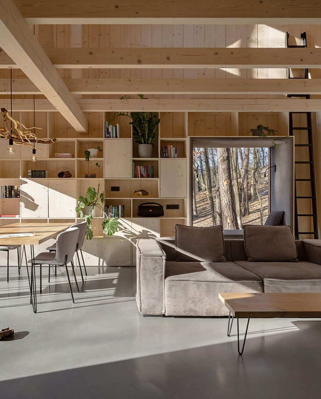 Design Milkさんのインスタグラム写真 - (Design MilkInstagram)「Far from the buzz of screens + digital noise, you can find sanctuary at the @hytta_cz cabin. 🌲  Designed by @dominik_ilichman + @ada_moss, it’s a celebration of Scandinavian minimalism — where every detail serves a purpose, eliminating any distractions and fostering focus + creativity. With nature's backdrop, cozy nooks, and a sauna in the midst of this retreat, this cabin is your ticket to uninterrupted relaxation + inspiration. 💭 \\\ Step inside for the full tour at our link in bio. 🔗  📸 Photography @studioflusser and Julius Filip.」11月14日 5時35分 - designmilk