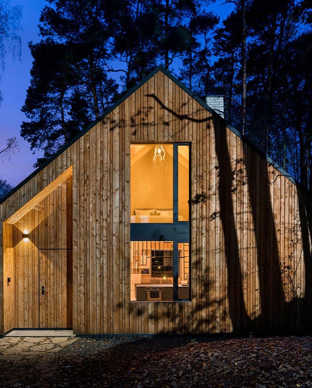Design Milkのインスタグラム：「Far from the buzz of screens + digital noise, you can find sanctuary at the @hytta_cz cabin. 🌲  Designed by @dominik_ilichman + @ada_moss, it’s a celebration of Scandinavian minimalism — where every detail serves a purpose, eliminating any distractions and fostering focus + creativity. With nature's backdrop, cozy nooks, and a sauna in the midst of this retreat, this cabin is your ticket to uninterrupted relaxation + inspiration. 💭 \\\ Step inside for the full tour at our link in bio. 🔗  📸 Photography @studioflusser and Julius Filip.」