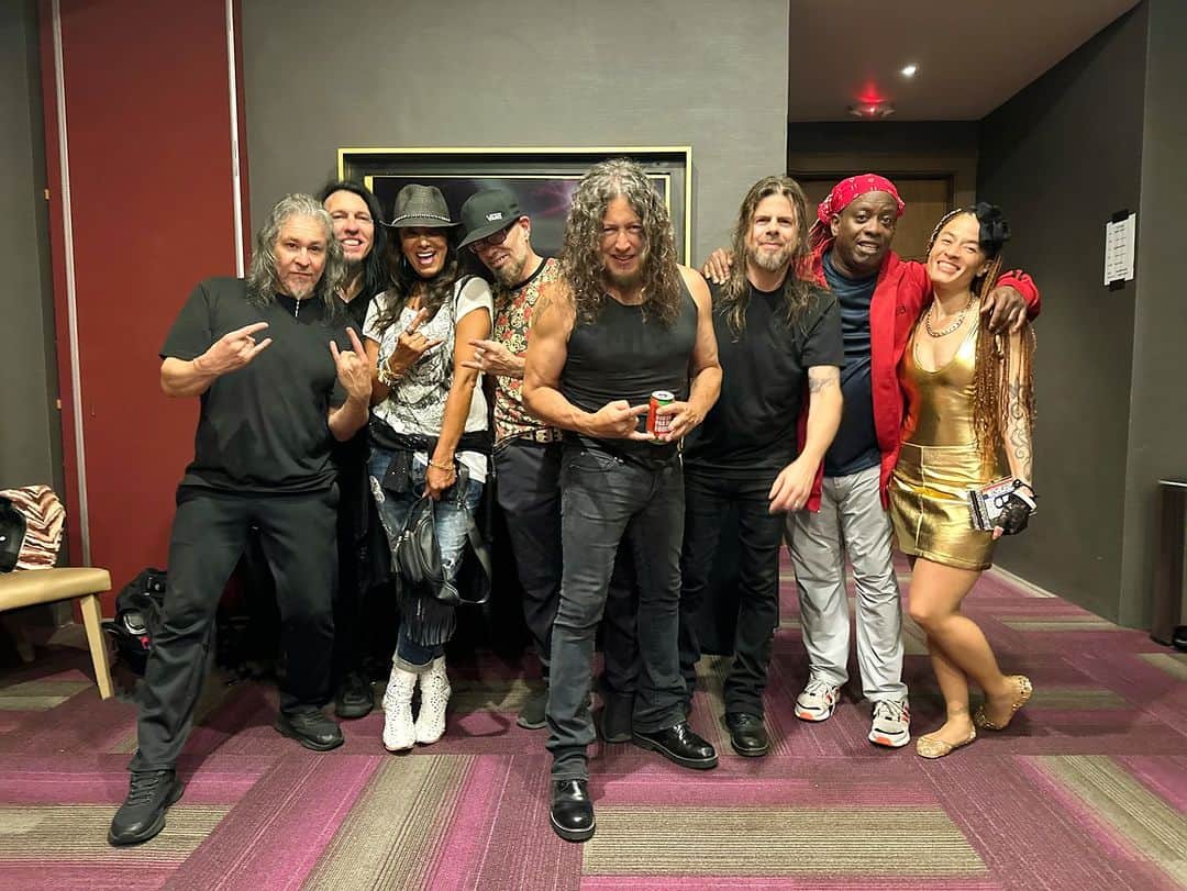 Queensrycheのインスタグラム：「Here we are hangin' out with Corey Glover of @livingcolourofficial and @downtownjuliebrown (MTV VJ - Club MTV) in the dressing room after our set the other night @thesands.rocks/@phcancun in Cancun 🤘 #queensryche  #coreyglover #livingcolour #downtownjuliebrown #clubmtv #cancun #mexico #planethollywoodcancun #dressingroom #backstage #goodtimes #memoriesmade #funinthesun #lotsofsmiles」