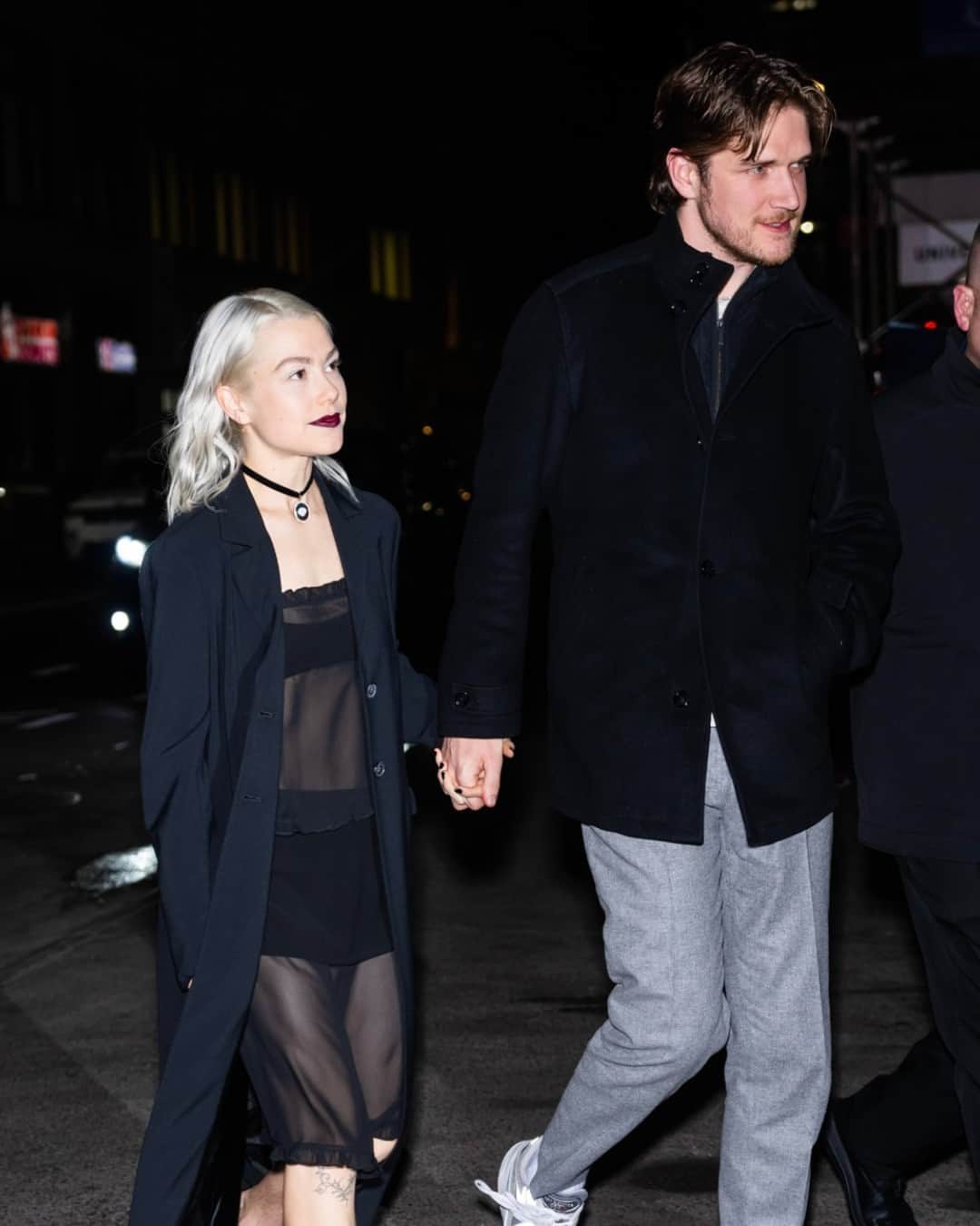 Nylon Magazineのインスタグラム：「Following her cosplay as Troye Sivan on 'SNL' this weekend, Phoebe Bridgers stepped out in a sheer Sandy Liang ensemble at the show's afterparty. From Dove Cameron’s black Versace corset to Ayo Edebiri’s tangerine mini dress — link in bio for more #NYLONFitPicks, the best celebrity fashion of the week, on and off the red carpet. [Getty]」