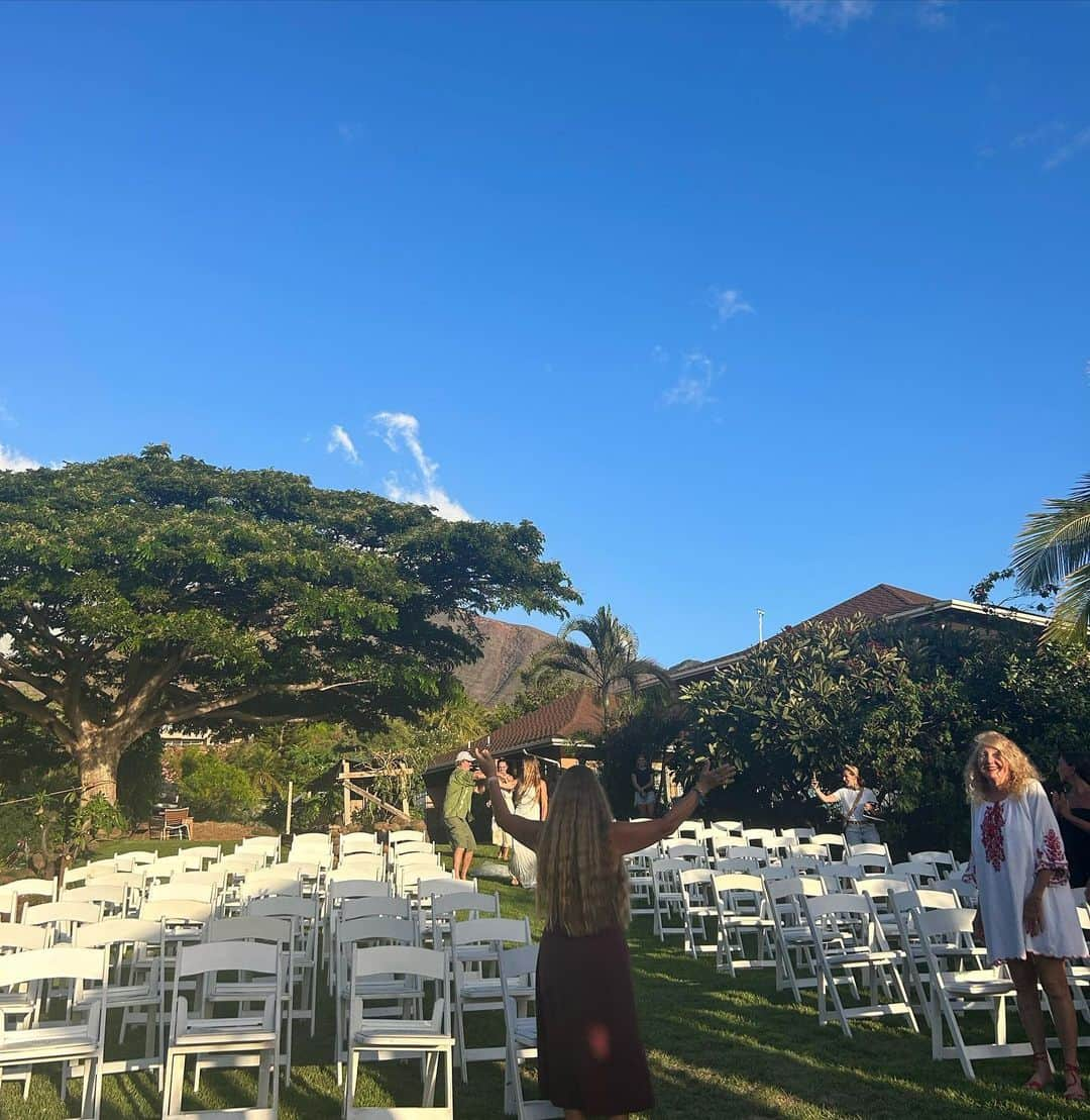 前田マヒナさんのインスタグラム写真 - (前田マヒナInstagram)「Wedding dump 😭🤍🤍 thanks for having me to my Maui family 🤍🤍」11月14日 5時36分 - mahinamaeda