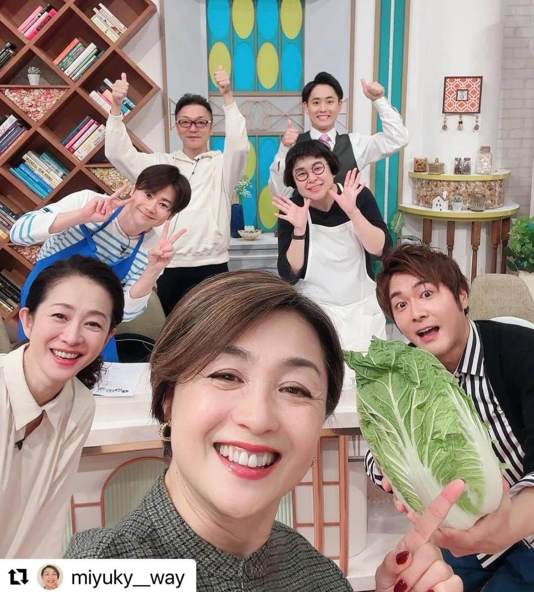 のインスタグラム：「なないろ日和(テレビ東京)さん 先程生放送が終わりましたー📹  ご視聴下さった皆様、 ありがとうございました☺️  いつも、カメラが回ってない時でも、 ワイワイ楽しい現場で、ゲストで呼んで頂いてますが、リラックスして生放送にのぞめます💪✨  白菜特集🥬 今が美味しい時期ですので、 良かったらぜひにー☺️  メインMCの @miyuky__way さんの投稿をリスポさせて頂きました🙇‍♂️!!  @shirainoriko せんせーも、 ありがとうございましたー🍳！  #なないろ日和 #白菜レシピ」